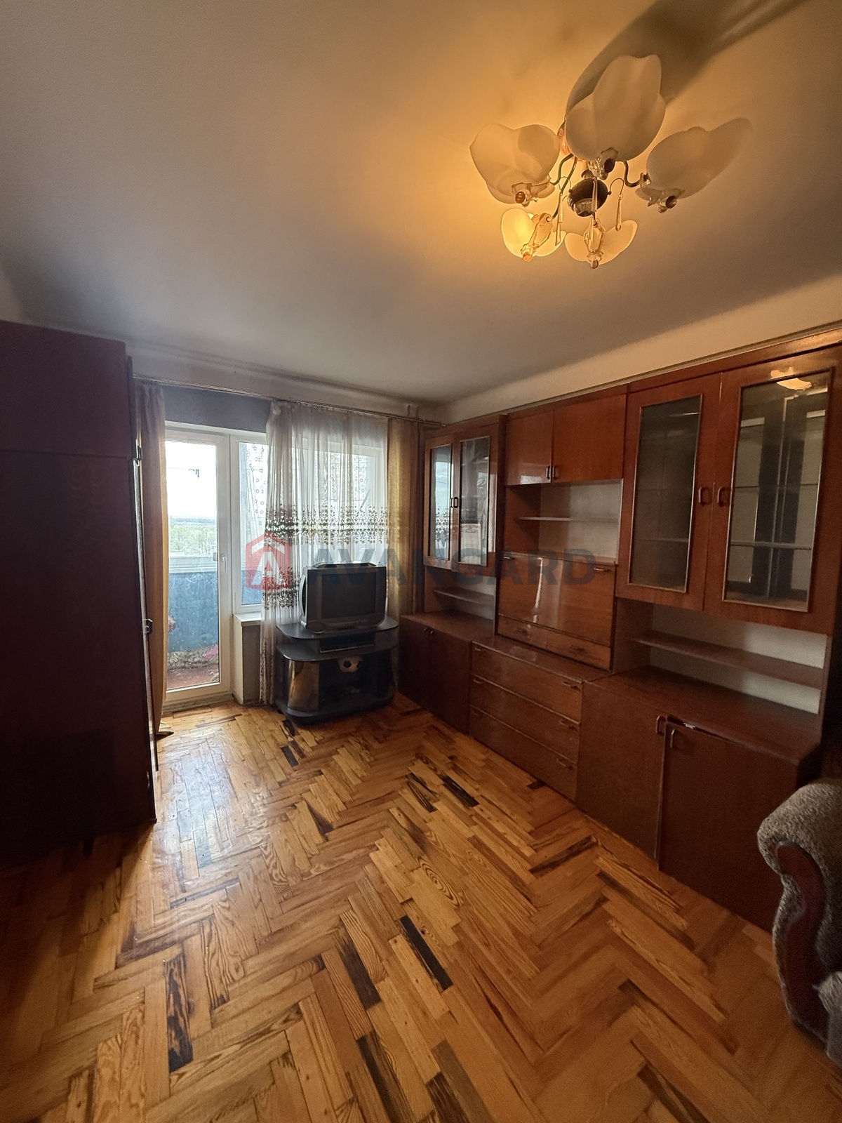 2 ��. ��������, 50/-/8 ��. �., 7/9 ������ ���� 16