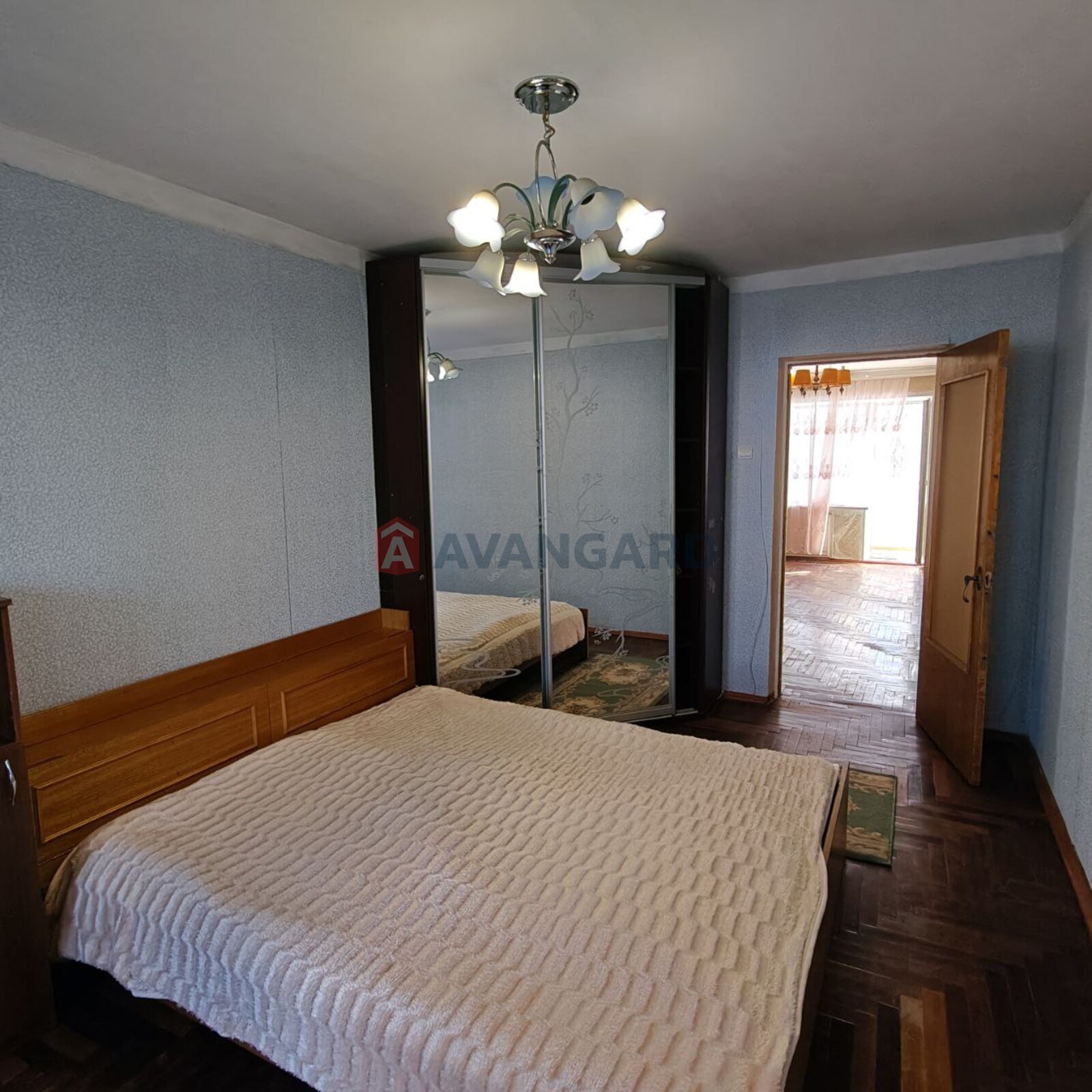 3 ��. ��������, 70/42/8 ��. �., 2/9 ������ ���� 3