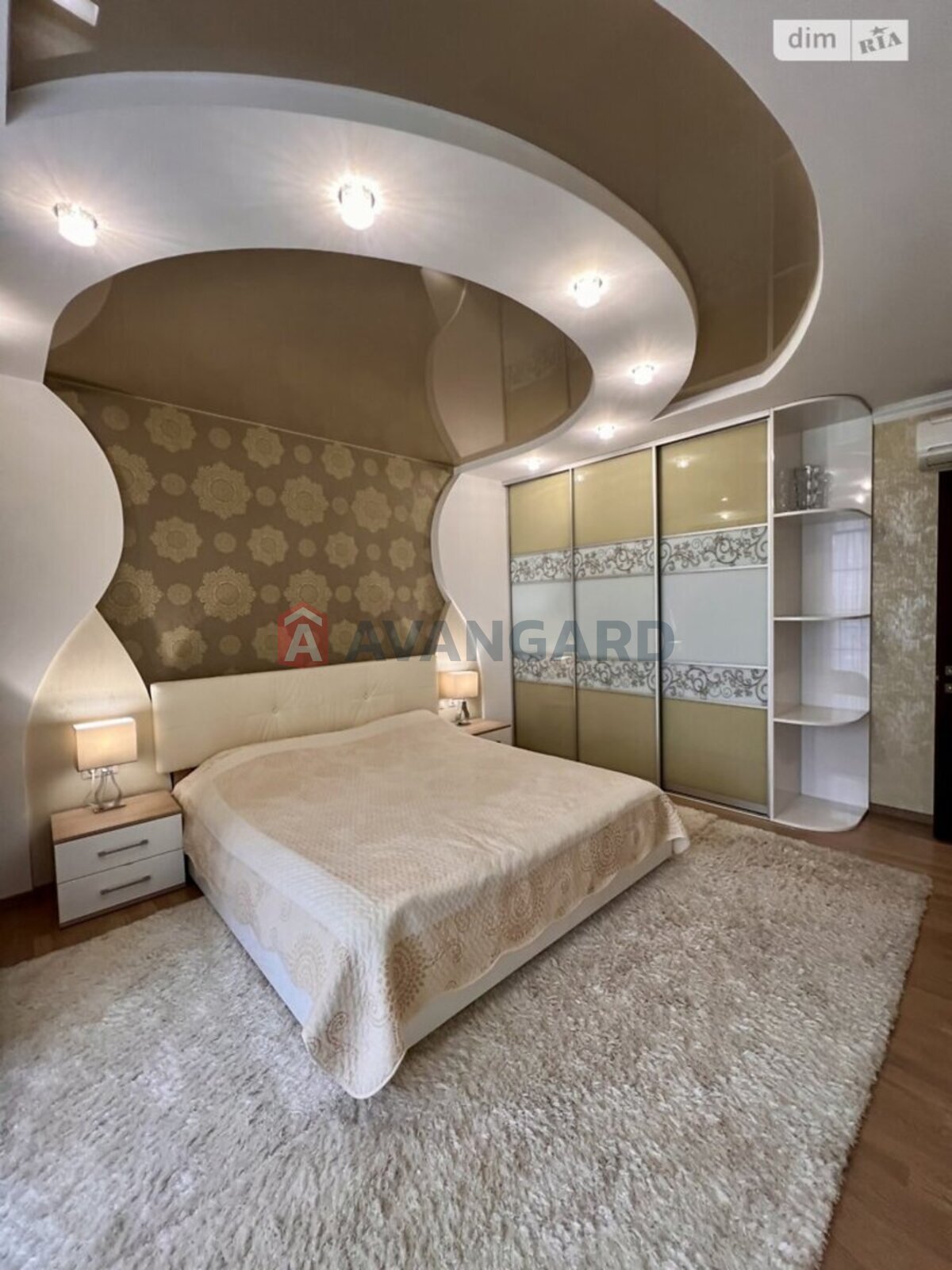 4 ��. ��������, 108/71/11 ��. �., 4/7 ������ ���� 15