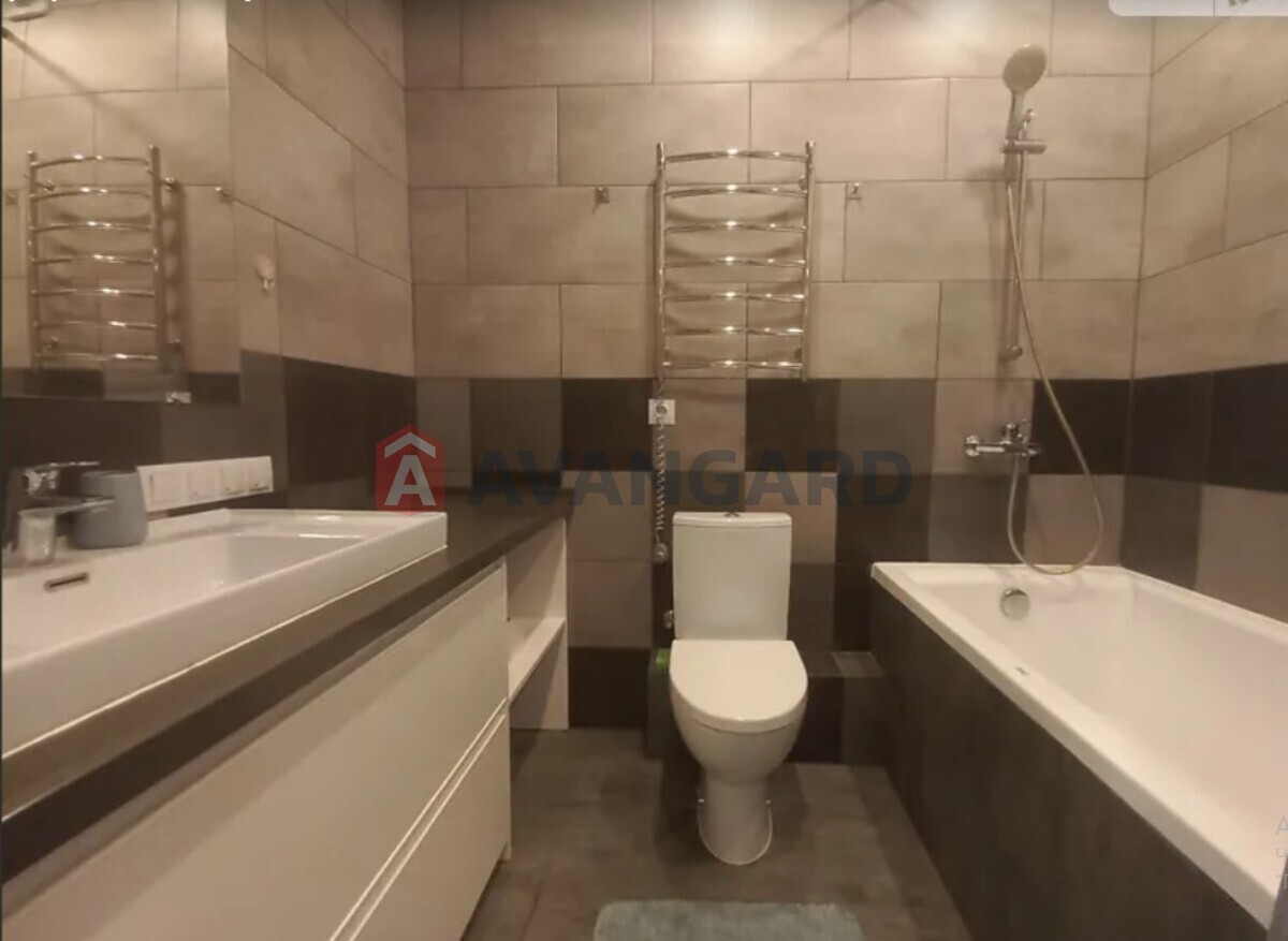 3 ��. ��������, 78/60/15 ��. �., 9/11 ������ ���� 8