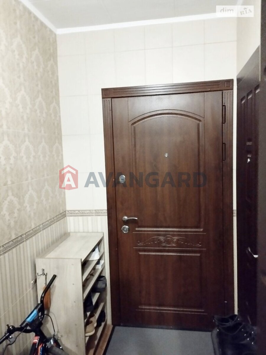 4 ��. ��������, 83/50/10 ��. �., 9/10 ������ ���� 21