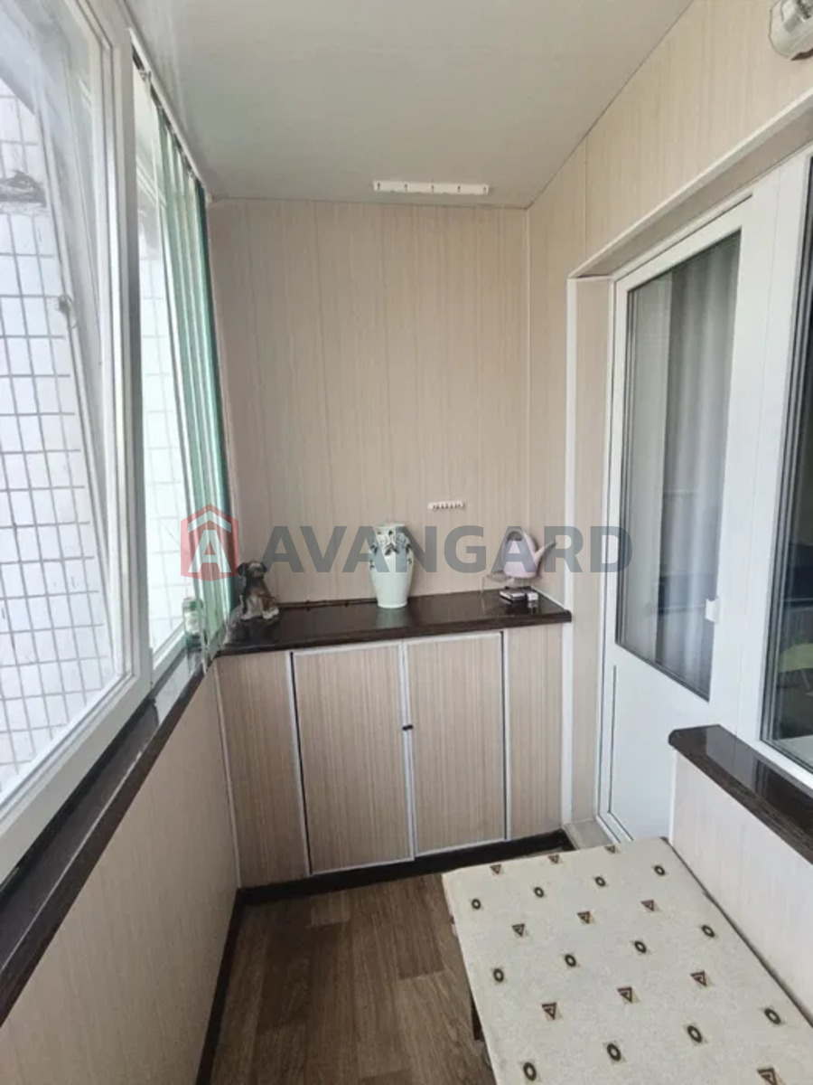 3 ��. ��������, 73/-/8 ��. �., 4/10 ������ ���� 8