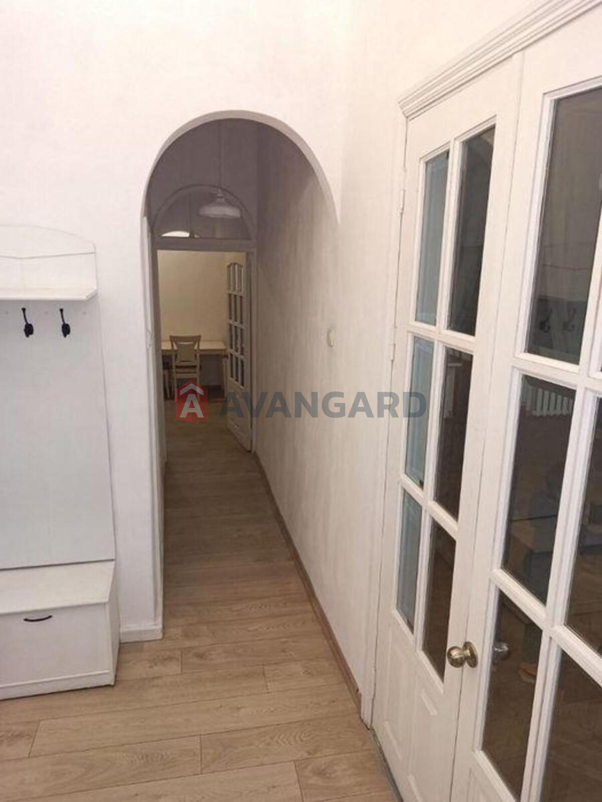 1 ��. ��������, 68/-/11 ��. �., 2/4 ������ ���� 3