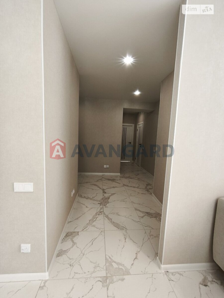 2 ��. ��������, 68/36/21 ��. �., 1/8 ������ ���� 7