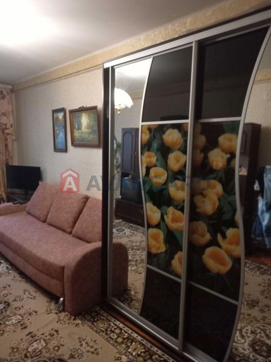 3 ��. ��������, 69/-/8 ��. �., 1/9 ������ ���� 8