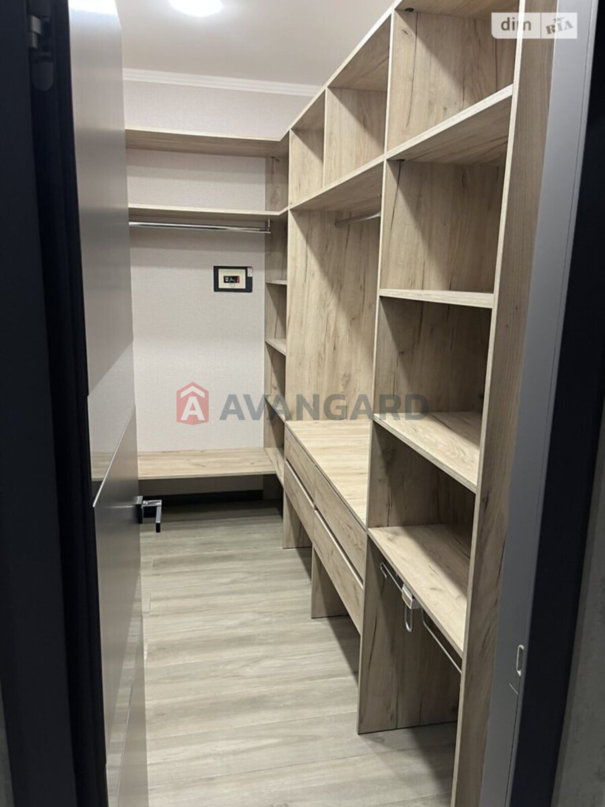 3 ��. ��������, 97/-/- ��. �., 8/10 ������ ���� 12