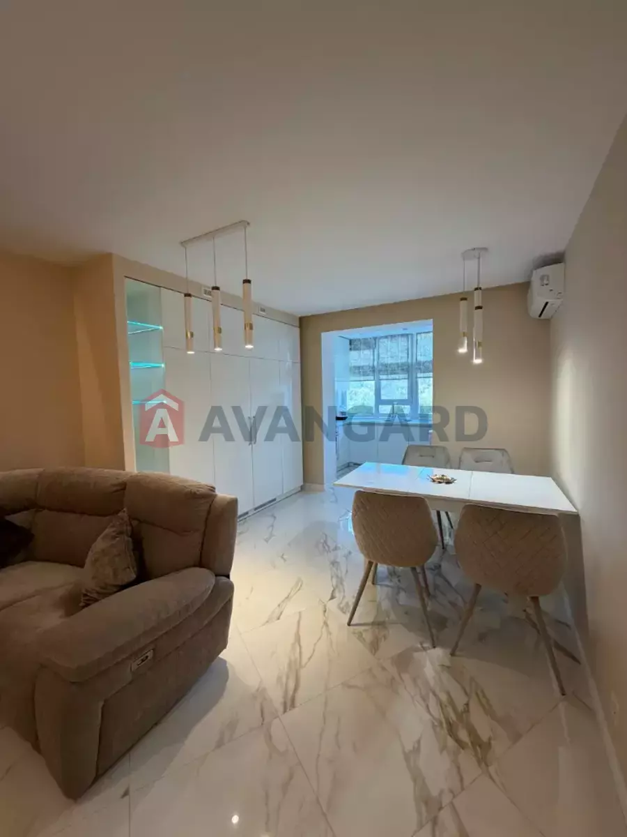 3 ��. ��������, 106/-/- ��. �., 10/18 ������ ���� 19