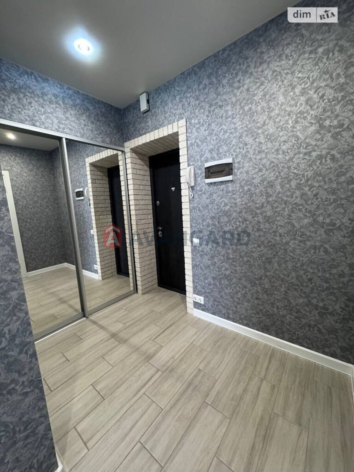 1 ��. ��������, 46/18/16 ��. �., 8/10 ������ ���� 5