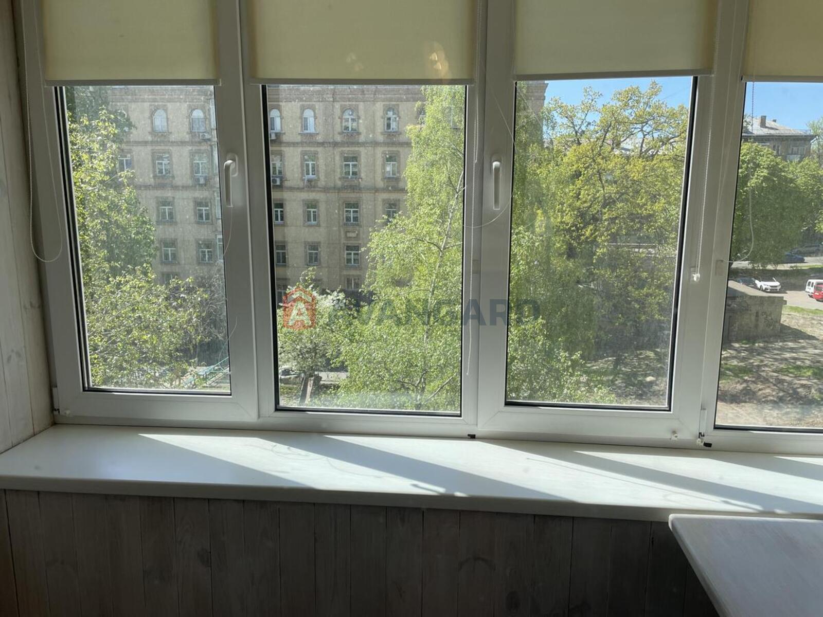 1 ��. ��������, 37/18/6 ��. �., 4/9 ������ ���� 7