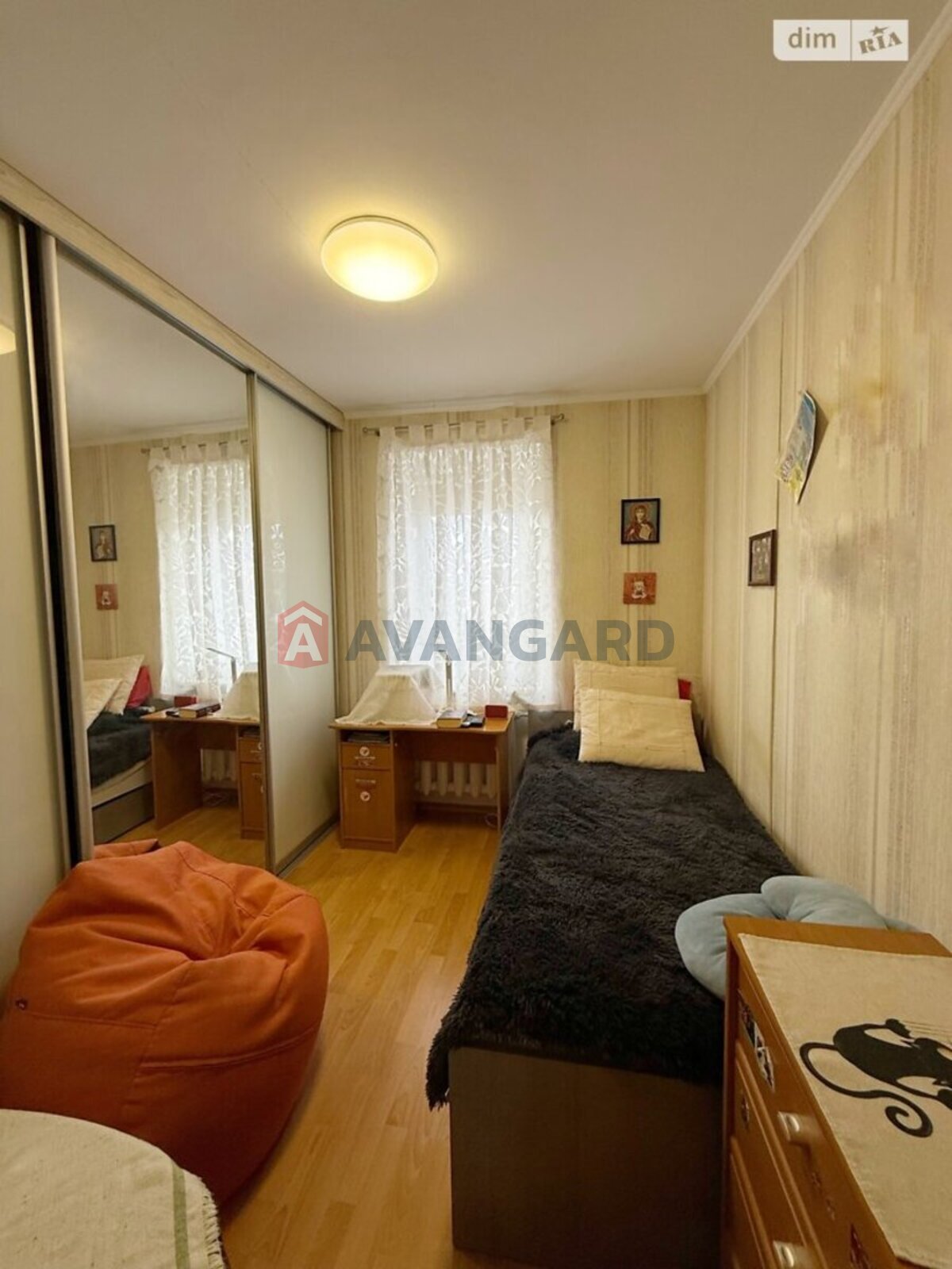 3 ��. ��������, 84/32/29 ��. �., 5/5 ������ ���� 12