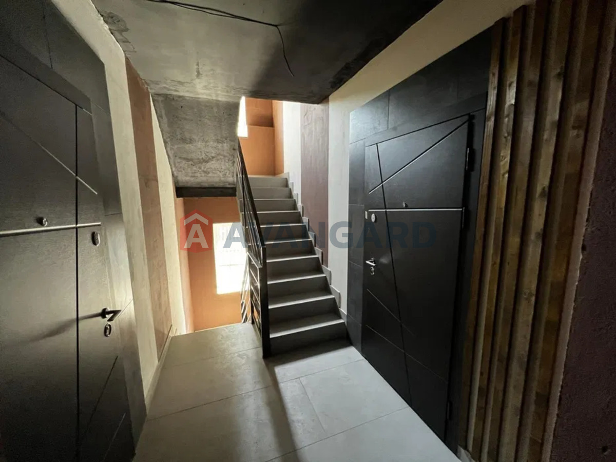 1 ��. ��������, 18/-/4 ��. �., 2/4 ������ ���� 9