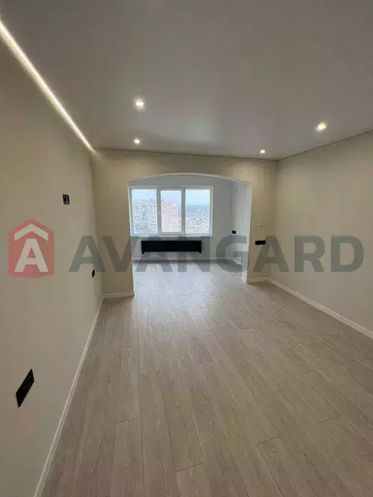 1 ��. ��������, 50/-/15 ��. �., 9/10 ������ ���� 3