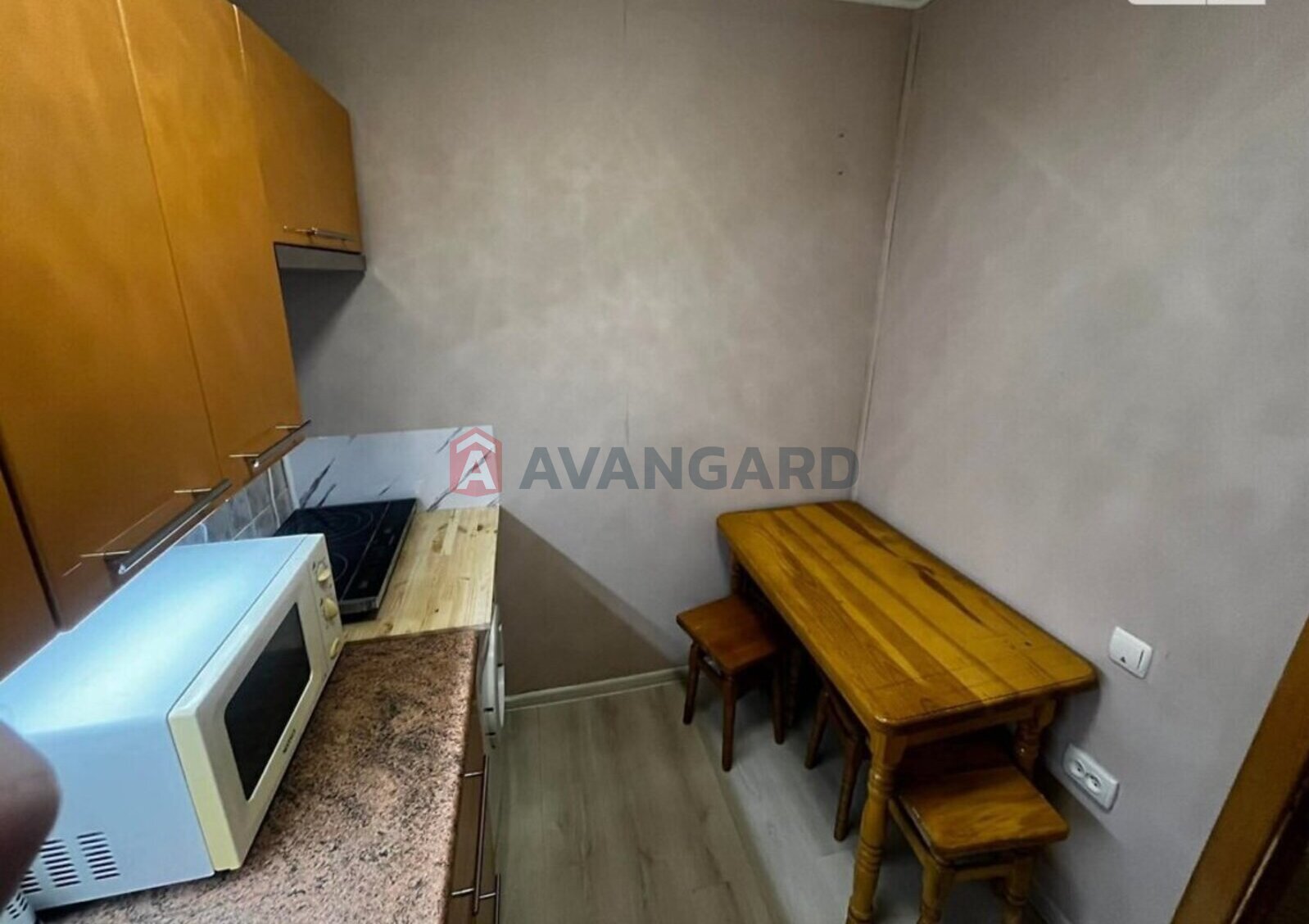 1 ��. ��������, 23/14/4 ��. �., 1/9 ������ ���� 13