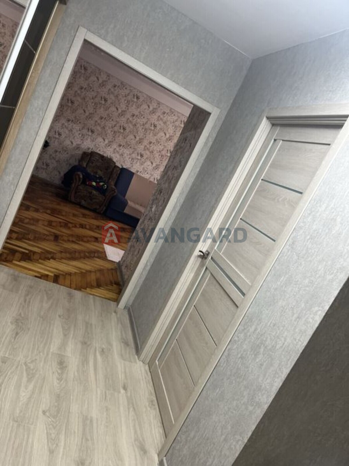 3 ����. ��������, 68/-/8 ��. �., 5/9 ���� ���� 4