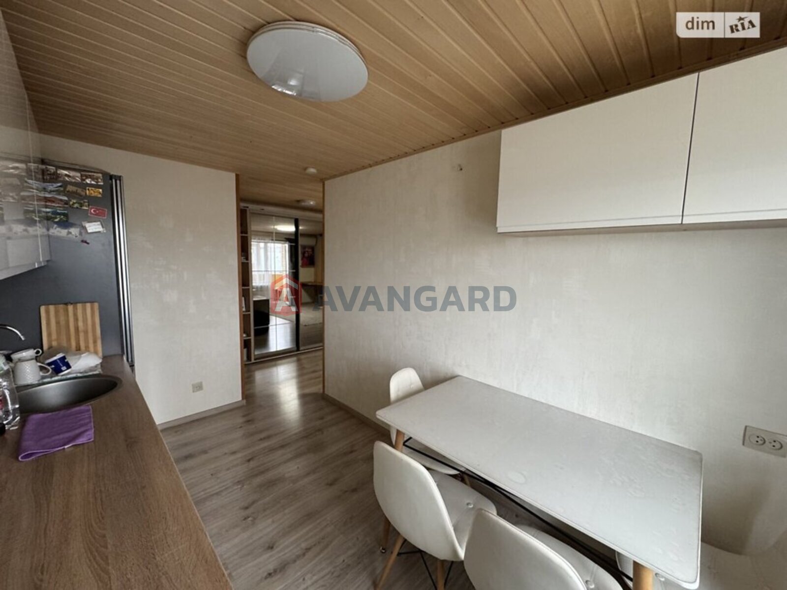 3 ��. ��������, 64/42/8 ��. �., 9/9 ������ ���� 4