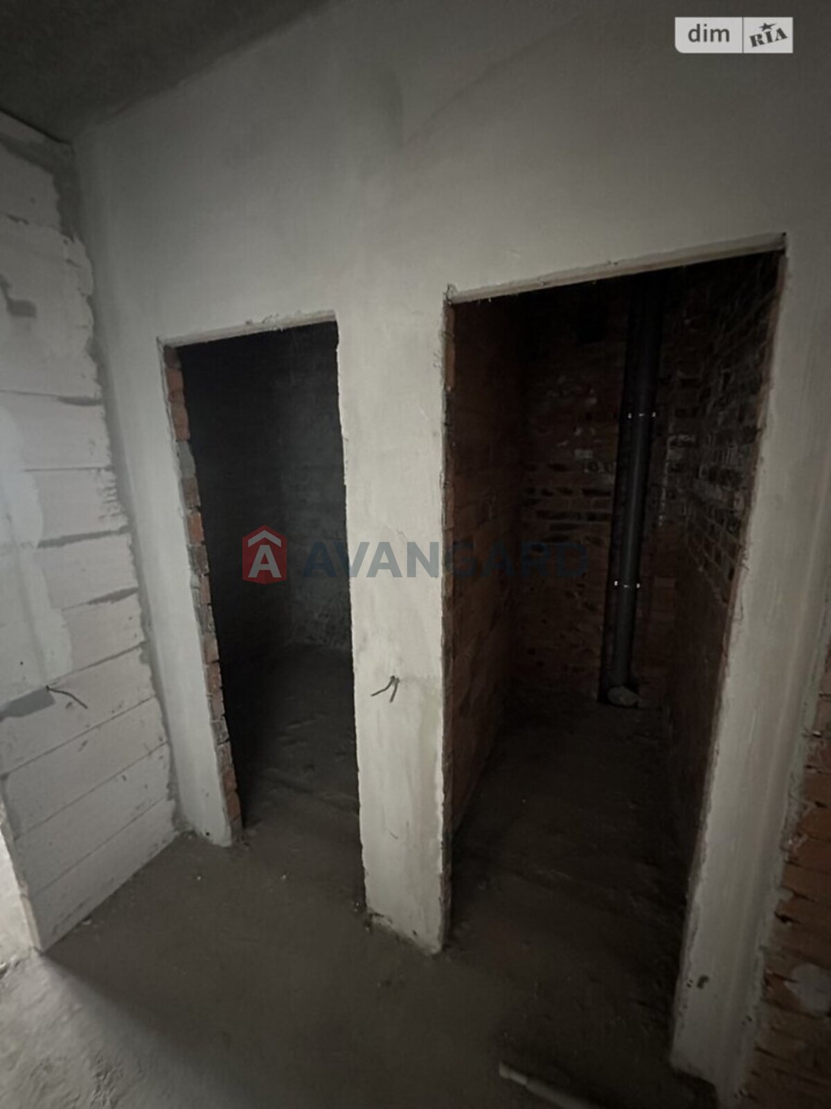 3 ��. ��������, 82/46/18 ��. �., 9/10 ������ ���� 1