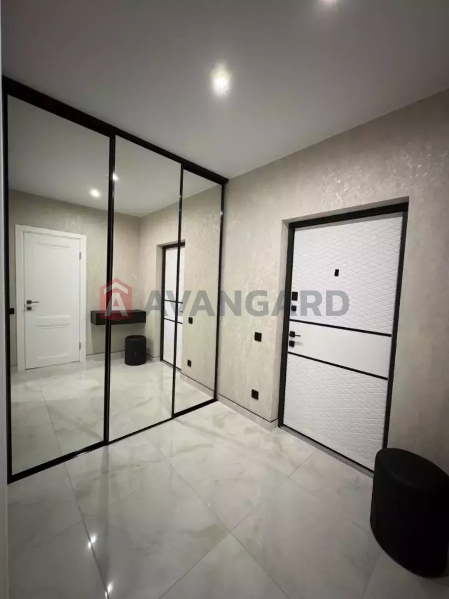 2 ��. ��������, 46/-/- ��. �., 8/10 ������ ���� 3