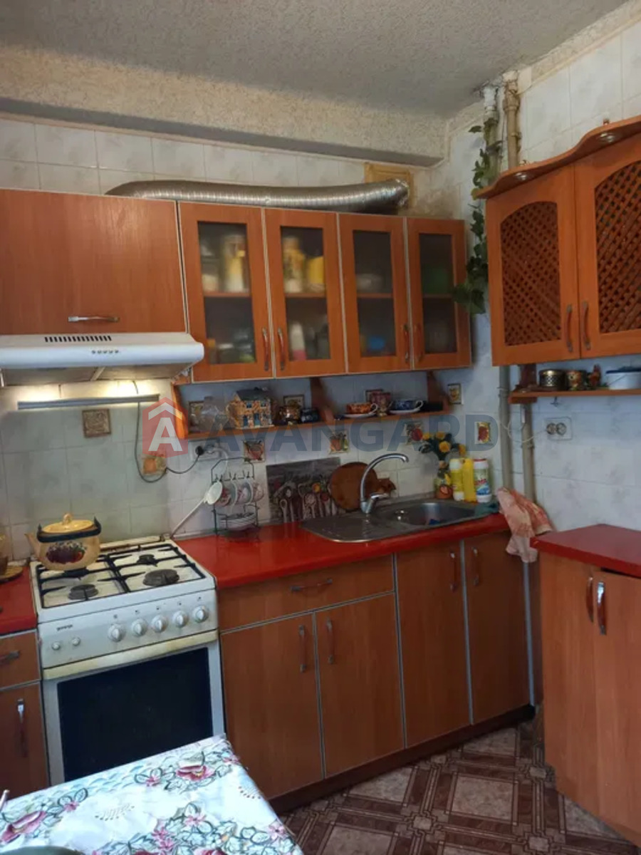 3 ��. ��������, 69/-/8 ��. �., 1/9 ������ ���� 3