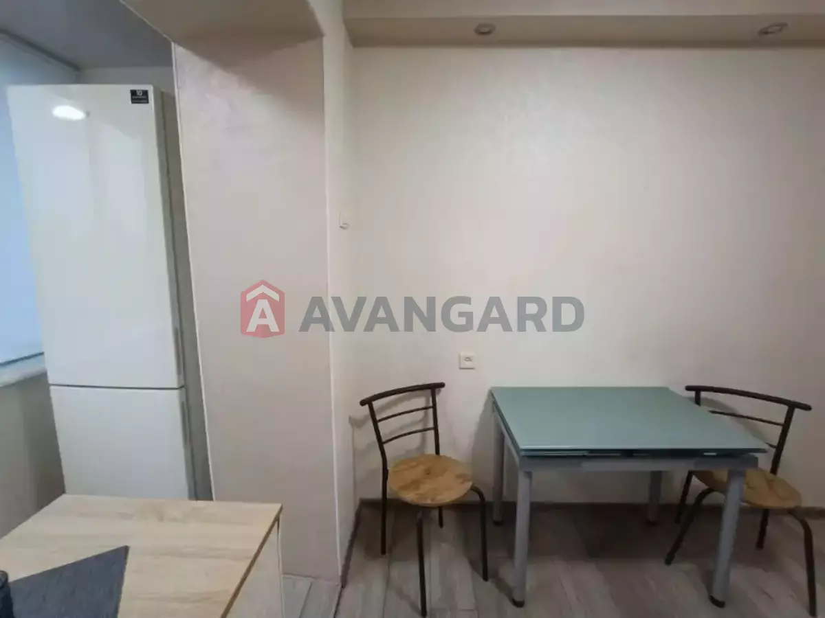 1 ��. ��������, 43/24/8 ��. �., 3/12 ������ ���� 9