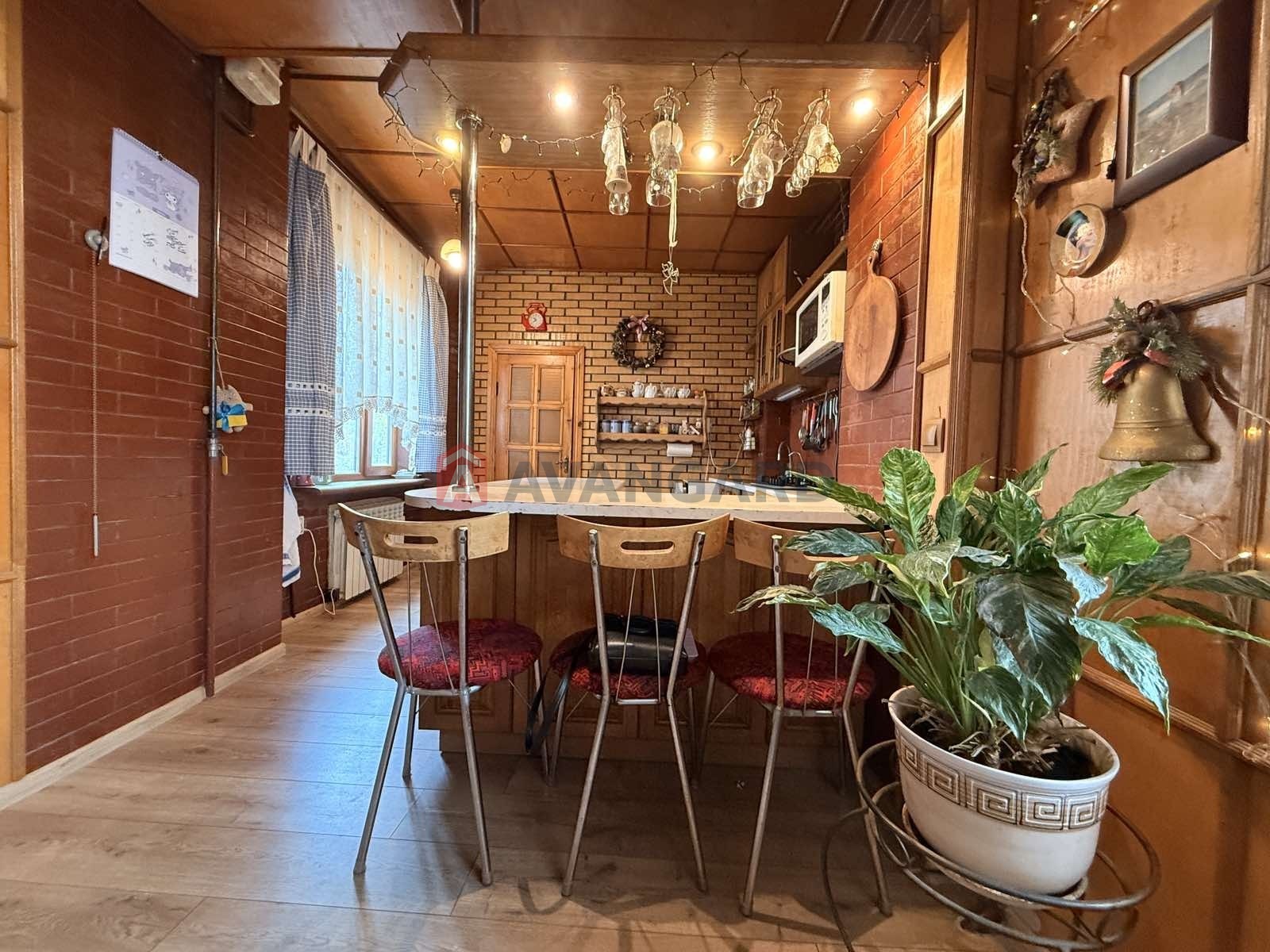 4 ��. ��������, 95/70/20 ��. �., 3/3 ������ ���� 1