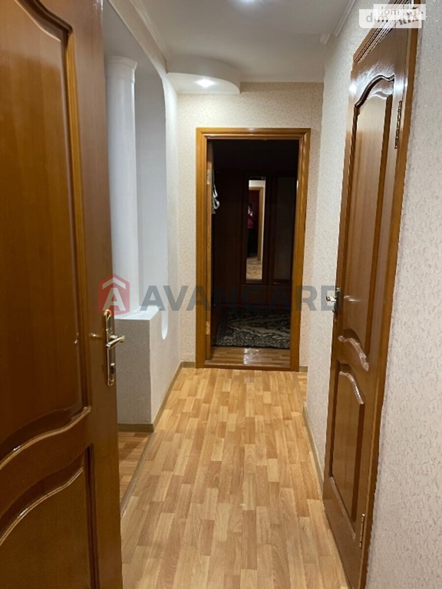 3 ����. ��������, 69/40/9 ��. �., 2/5 ���� ���� 10