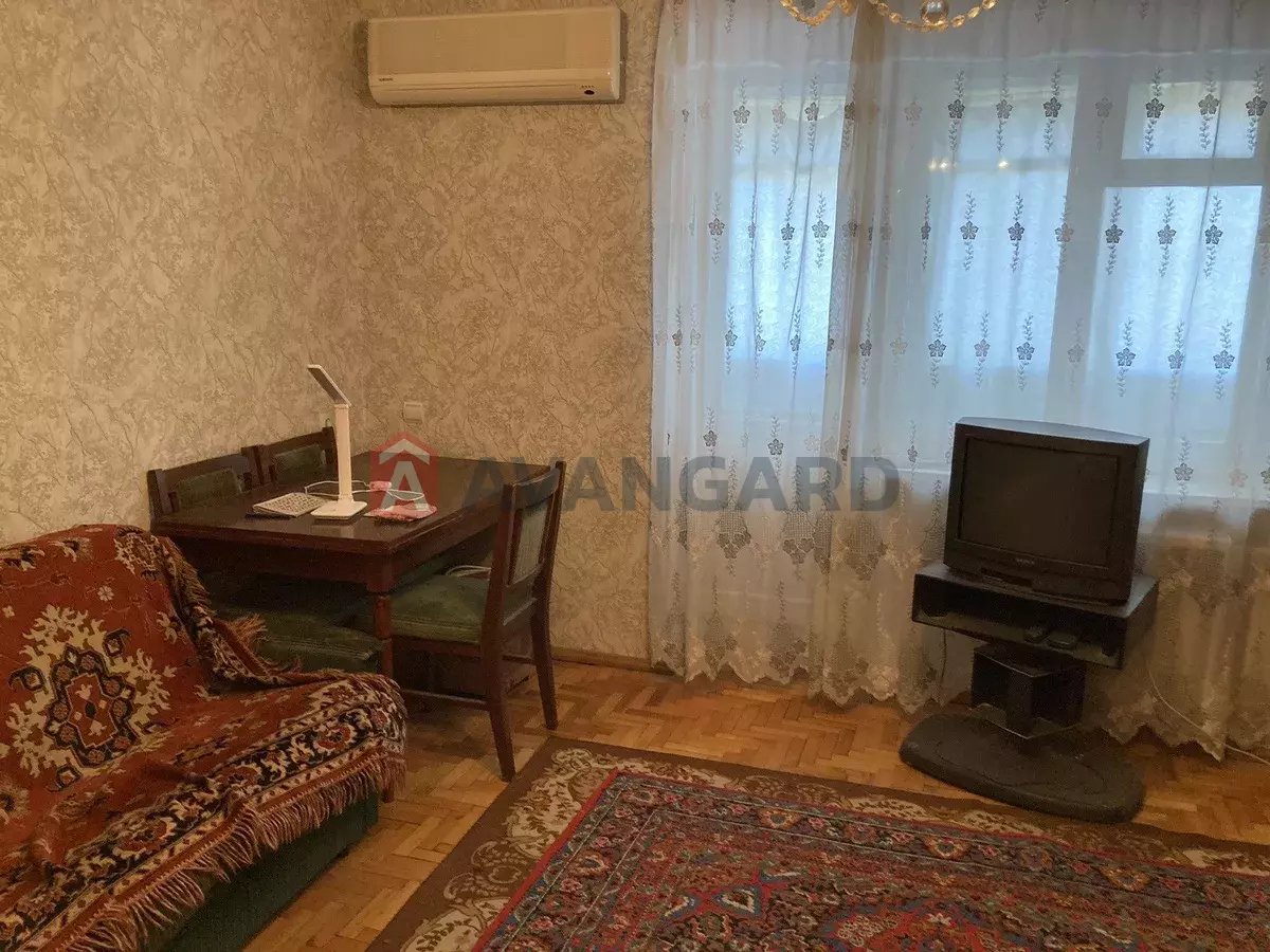 3 ��. ��������, 70/-/9 ��. �., 11/12 ������ ���� 8