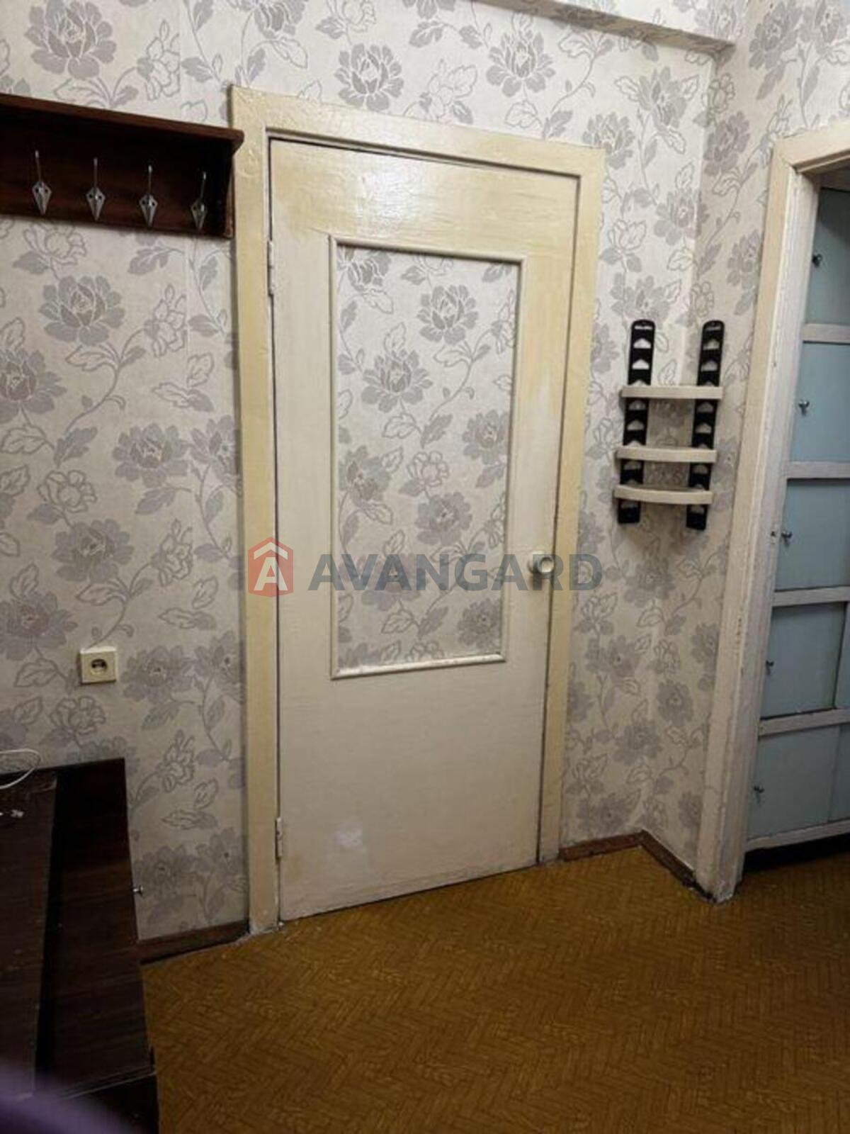 1 ��. ��������, 32/-/6 ��. �., 3/5 ������ ���� 13