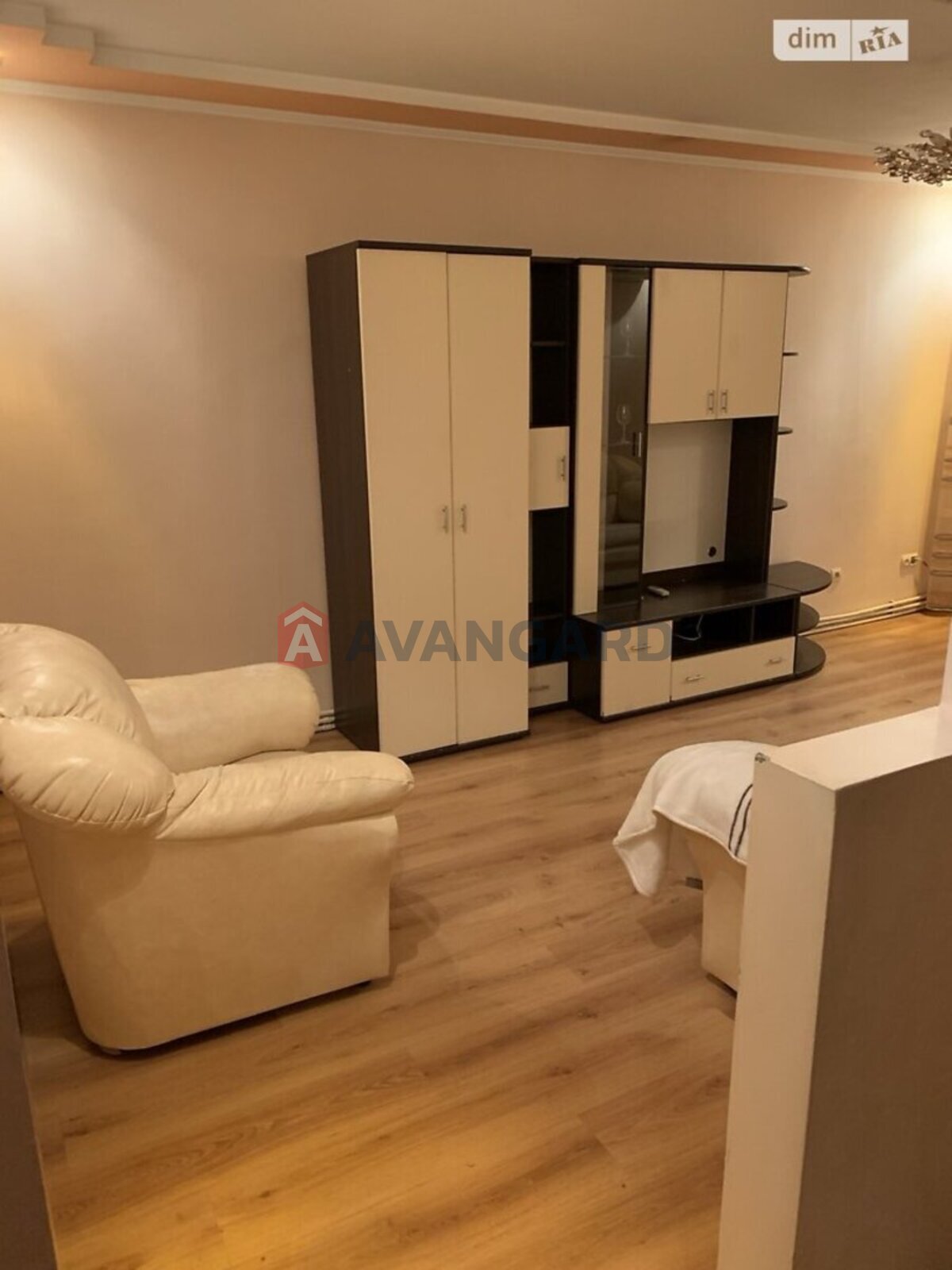 3 ��. ��������, 65/42/15 ��. �., 9/10 ������ ���� 2