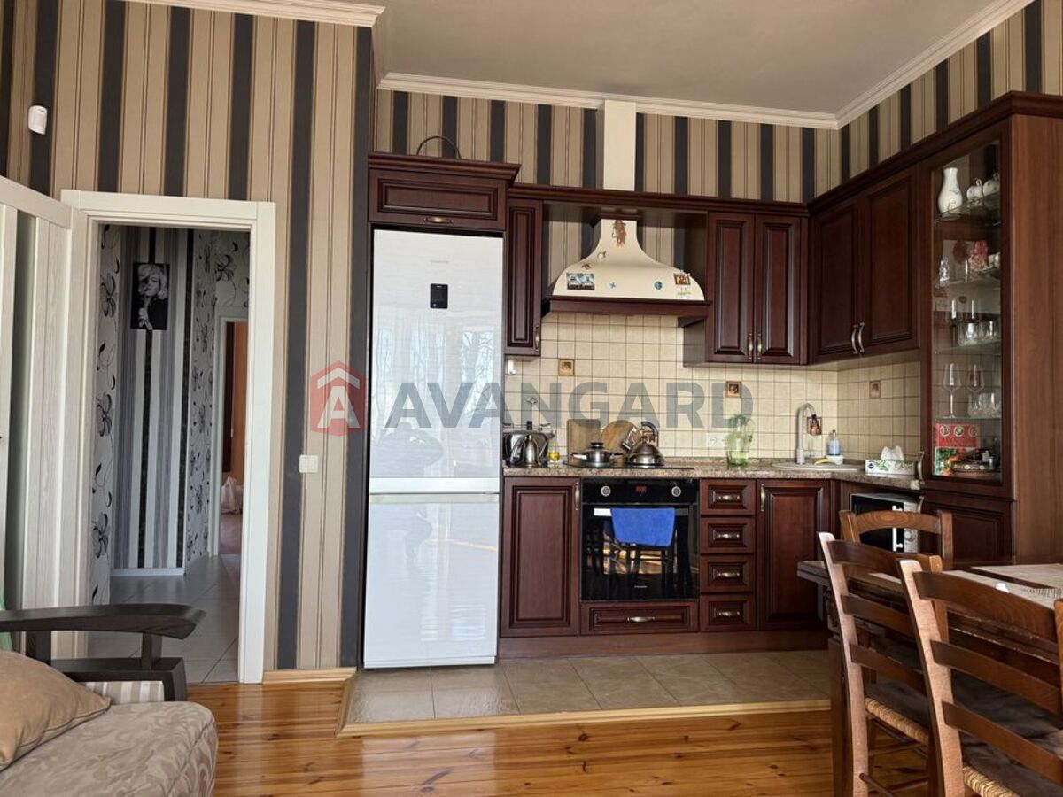 3 ����. ��������, 74/42/20 ��. �., 4/4 ���� ���� 10