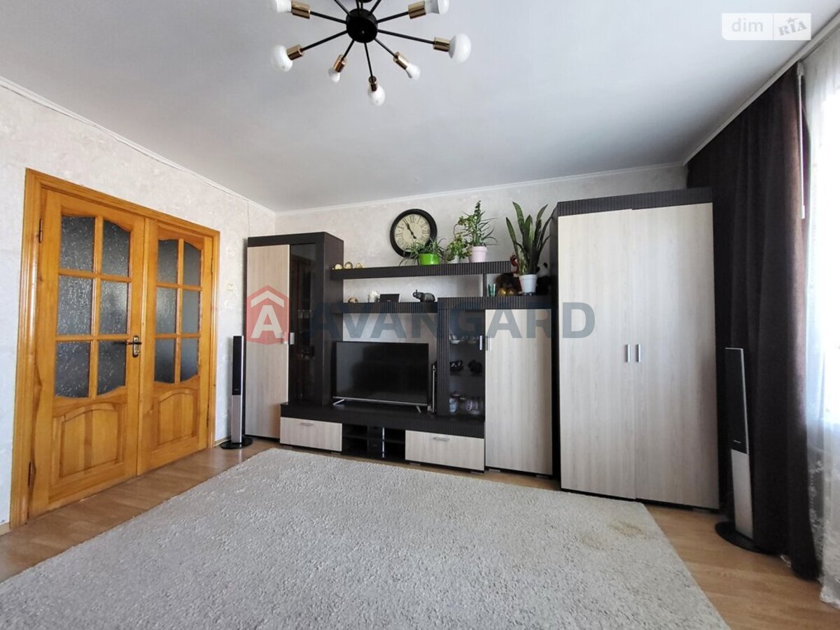 3 ��. ��������, 64/39/10 ��. �., 7/9 ������ ���� 23