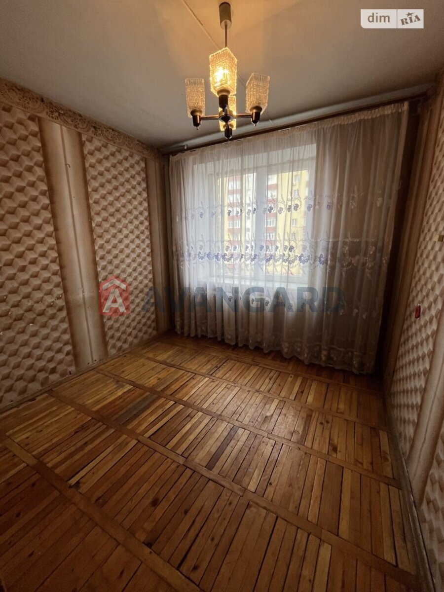 3 ��. ��������, 64/36/8 ��. �., 4/9 ������ ���� 19