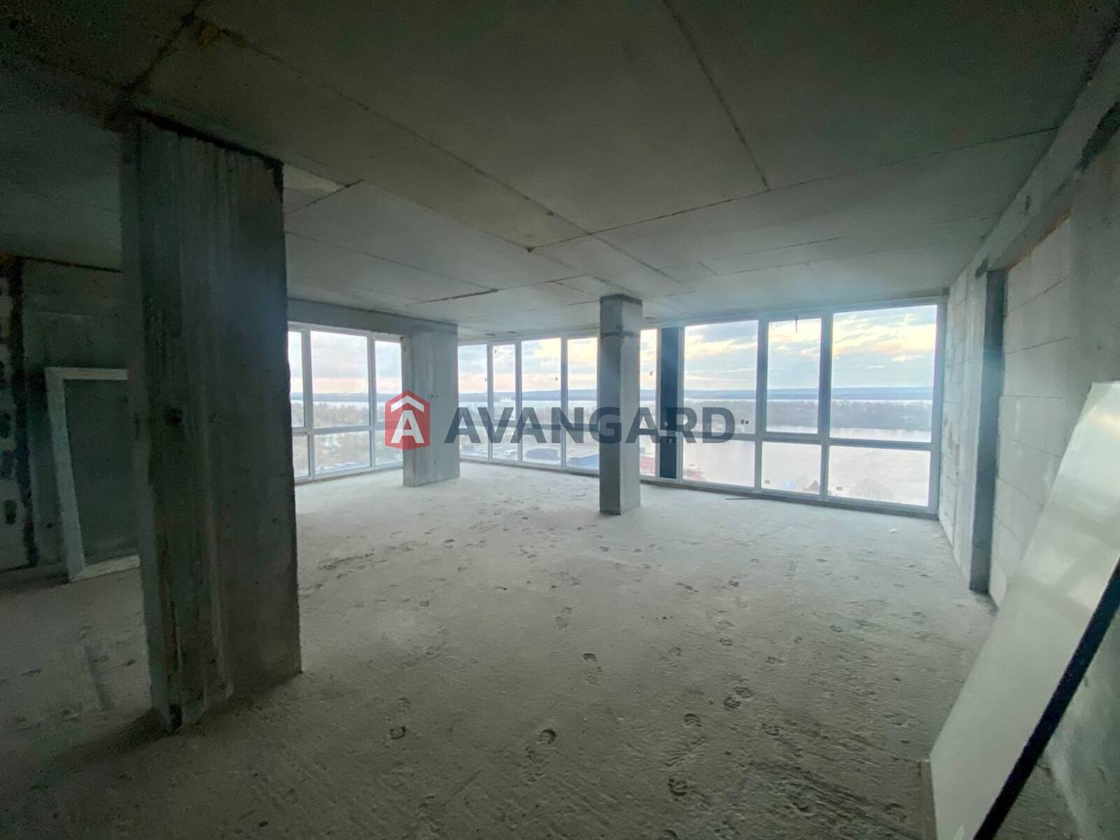 3 ����. ��������, 81/-/- ��. �., 7/23 ���� ���� 1