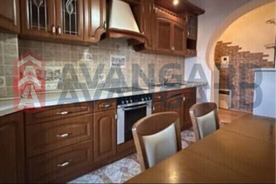 3 ����. ��������, 109/-/14 ��. �., 6/8 ���� ���� 11