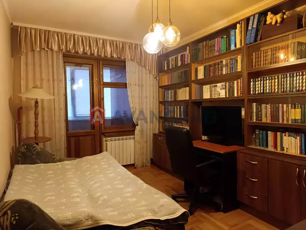 3 ��. ��������, 66/-/9 ��. �., 8/9 ������ ���� 10