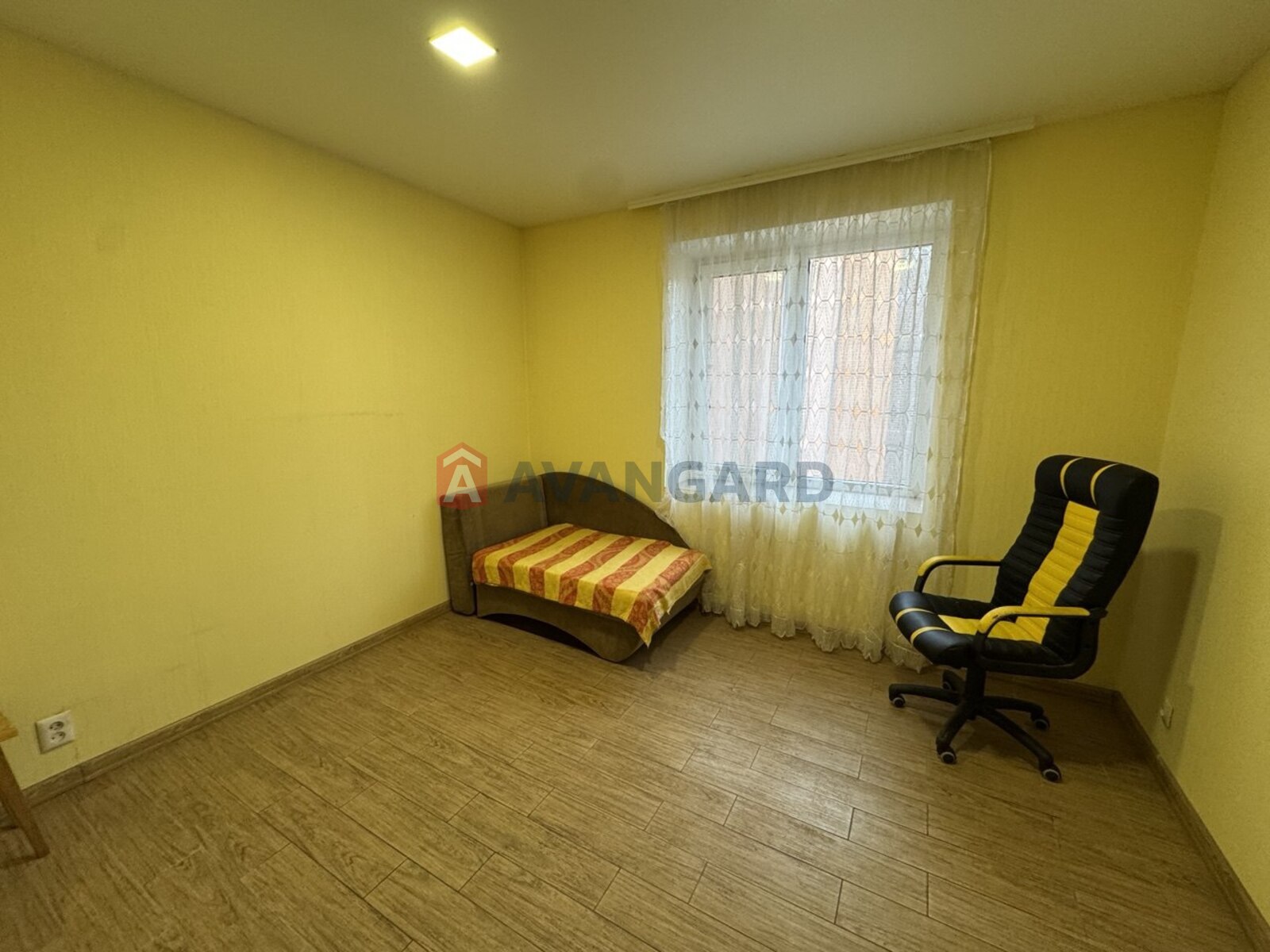 2 ����. ��������, 61/34/11 ��. �., 10/12 ���� ���� 10