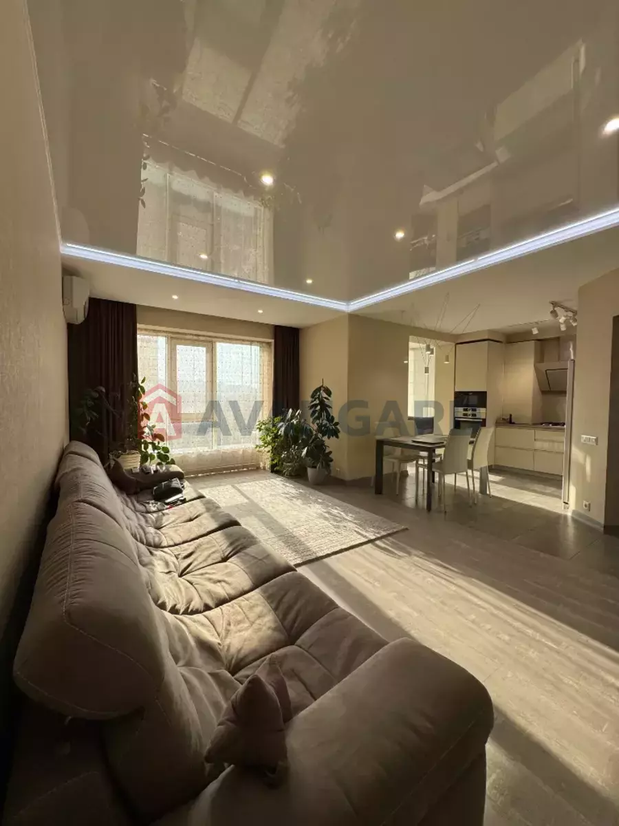 3 ��. ��������, 98/40/40 ��. �., 9/10 ������ ���� 25