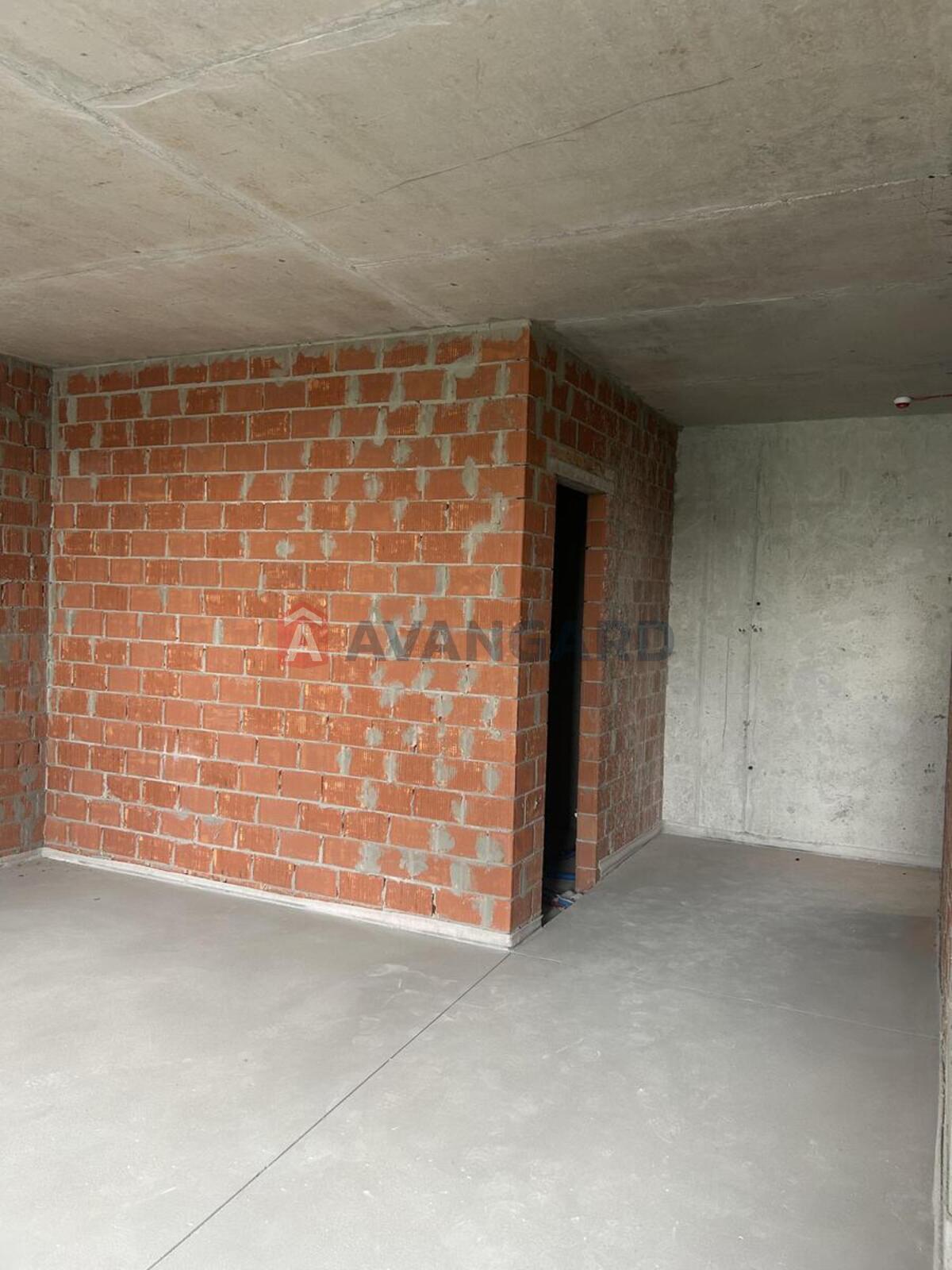 1 ��. ��������, 38/15/10 ��. �., 8/25 ������ ���� 6