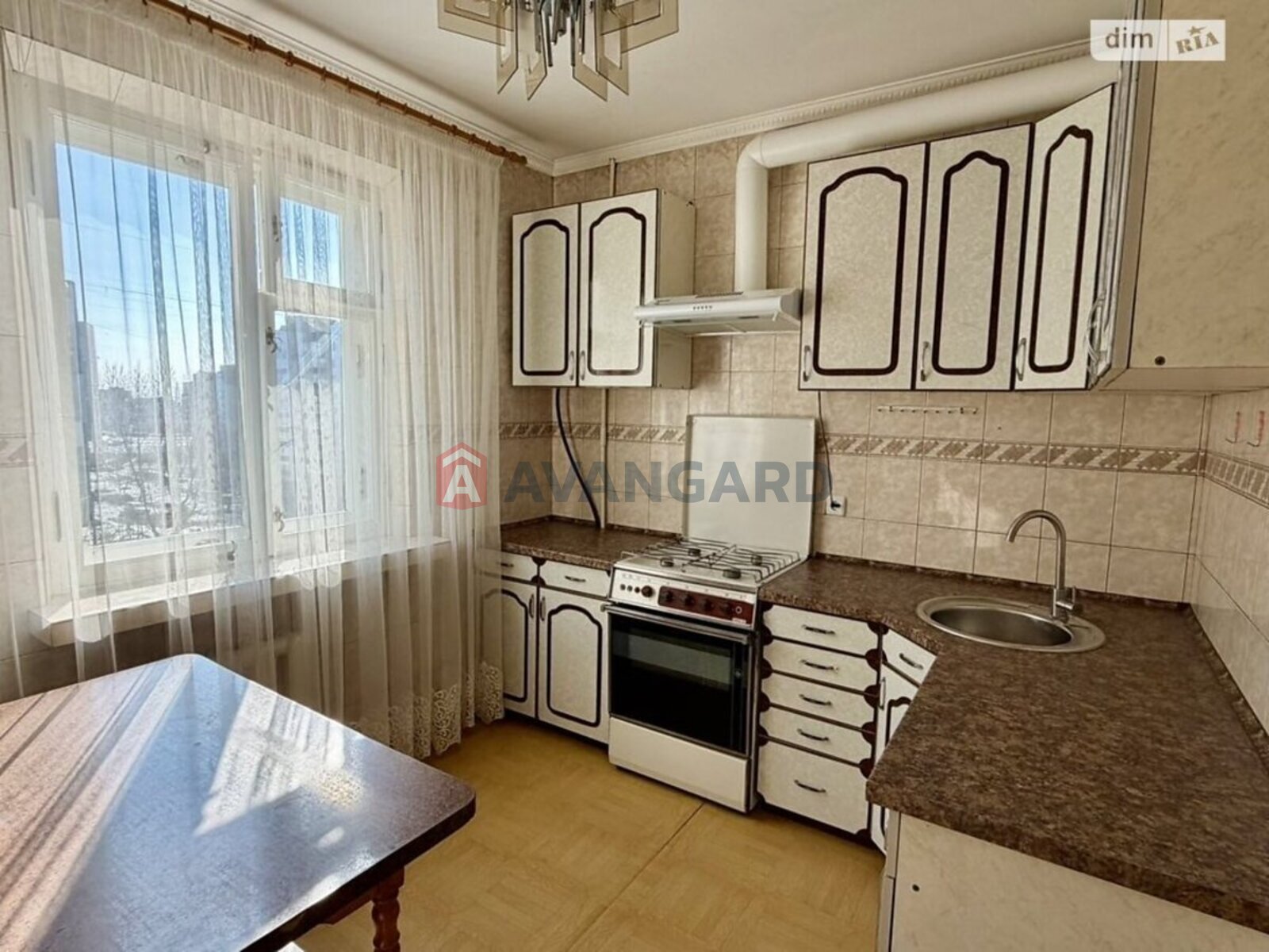 3 ��. ��������, 75/-/8 ��. �., 6/10 ������ ���� 4