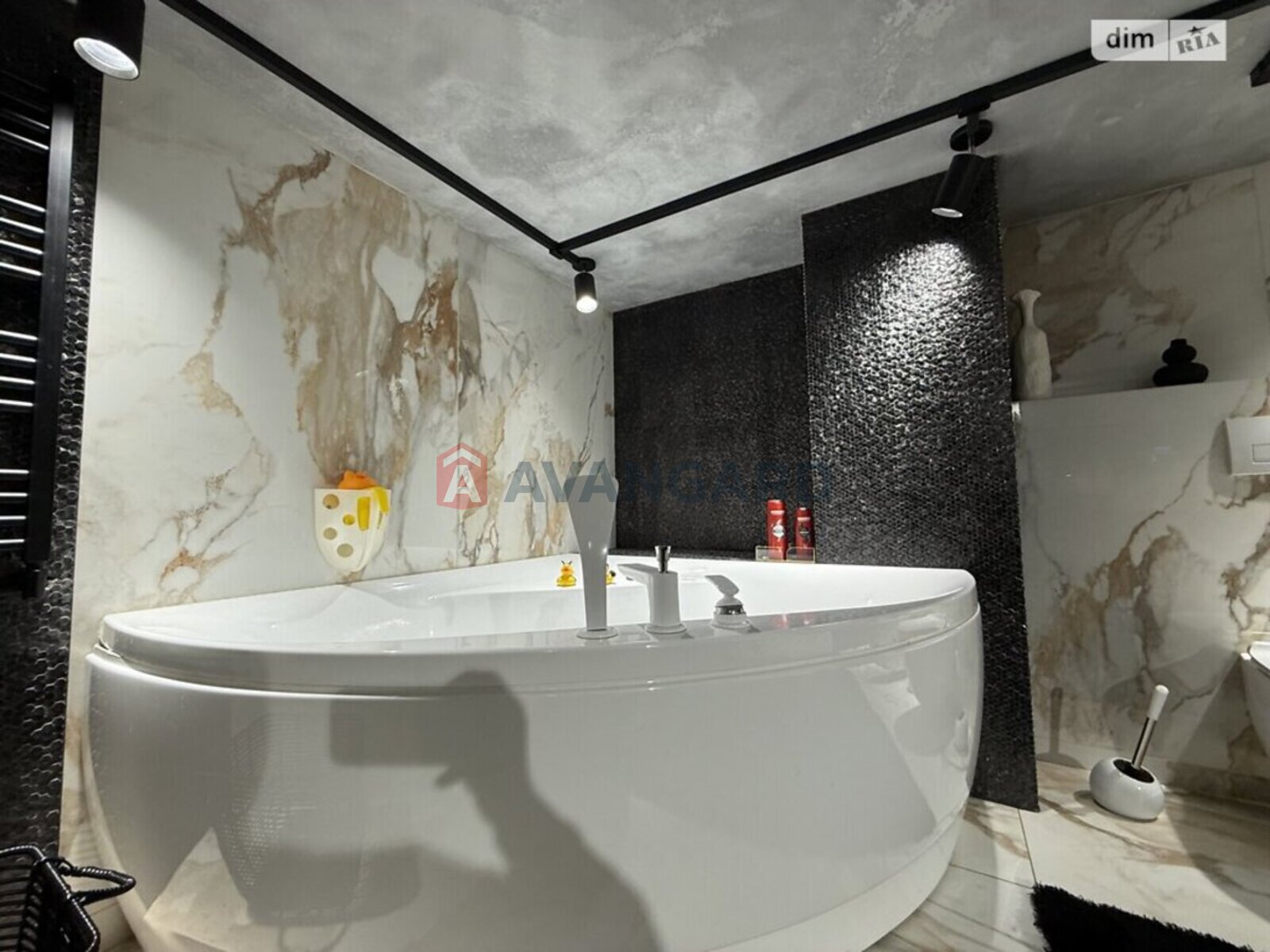 5 ��. ��������, 200/130/40 ��. �., 9/9 ������ ���� 27