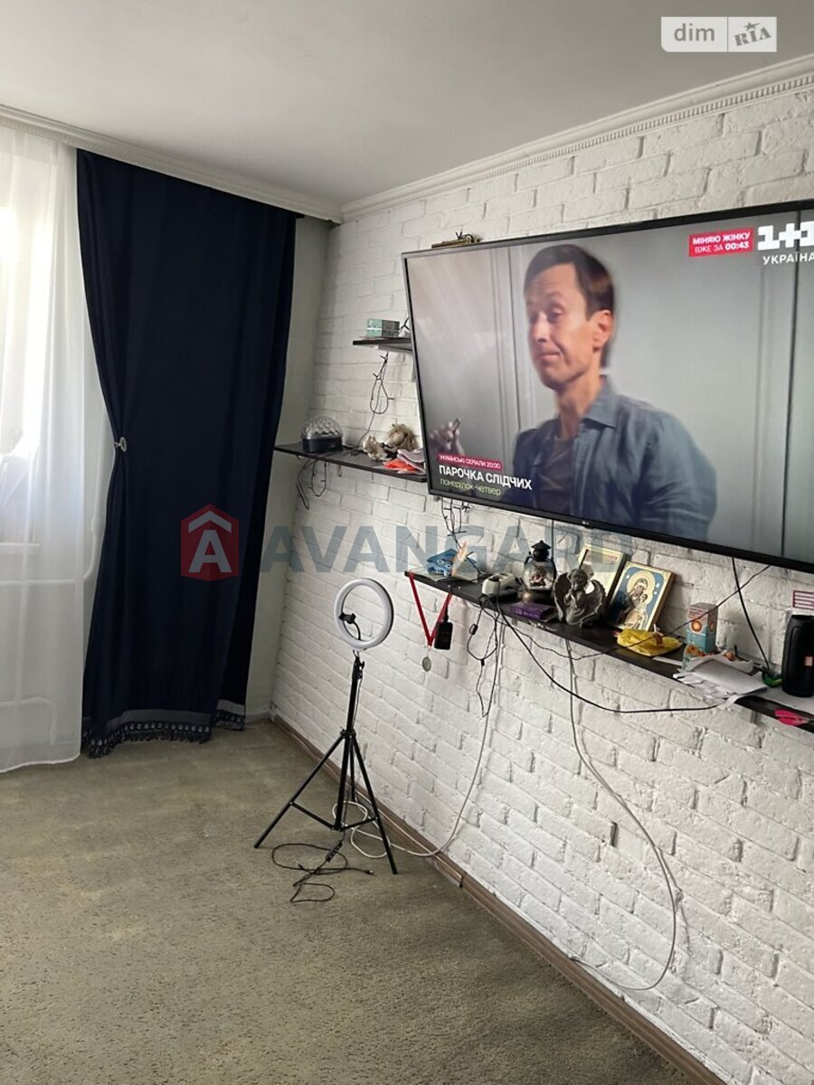 3 ��. ��������, 65/40/7 ��. �., 4/9 ������ ���� 9