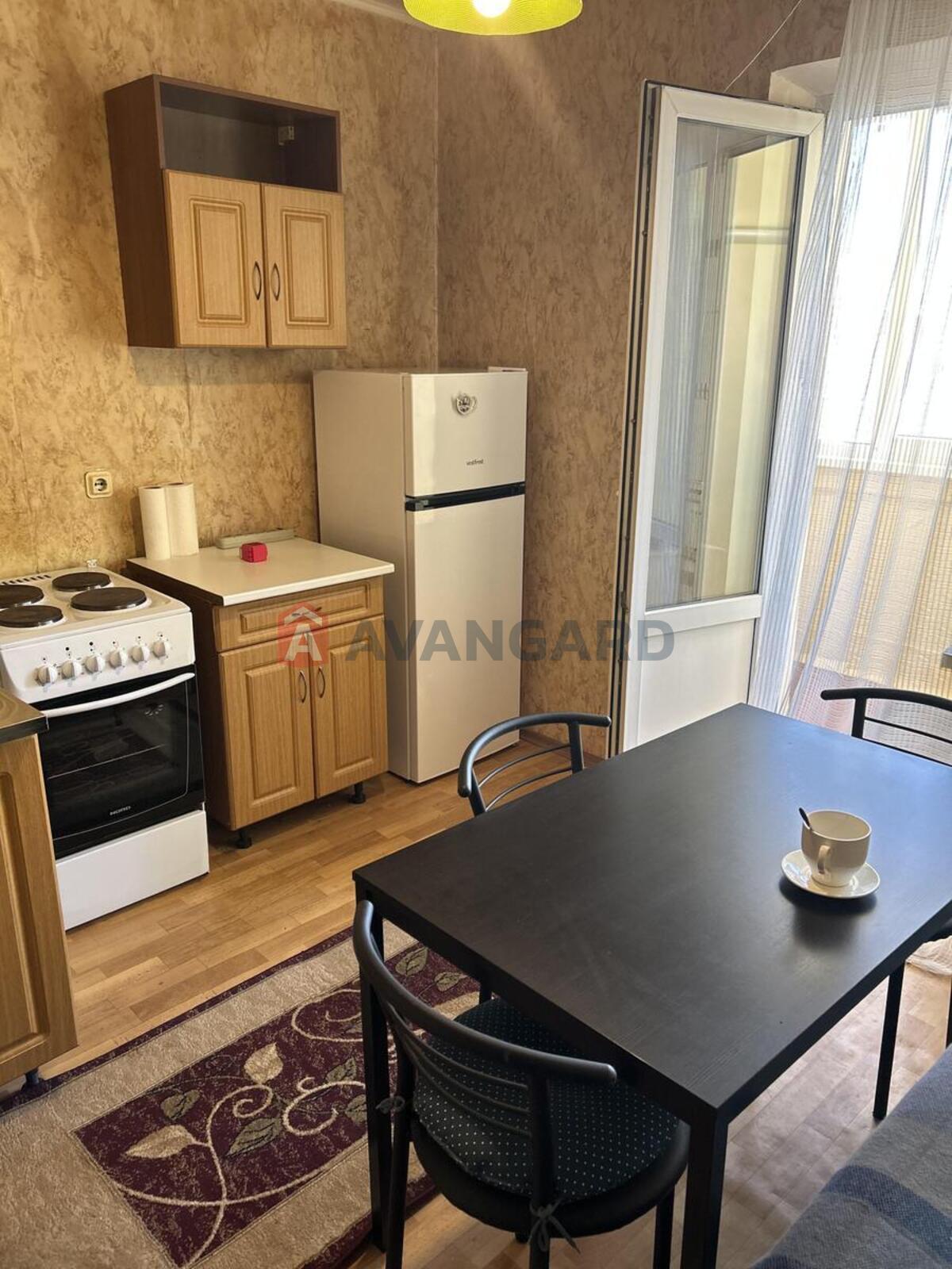 1 ��. ��������, 43/18/10 ��. �., 18/25 ������ ���� 9