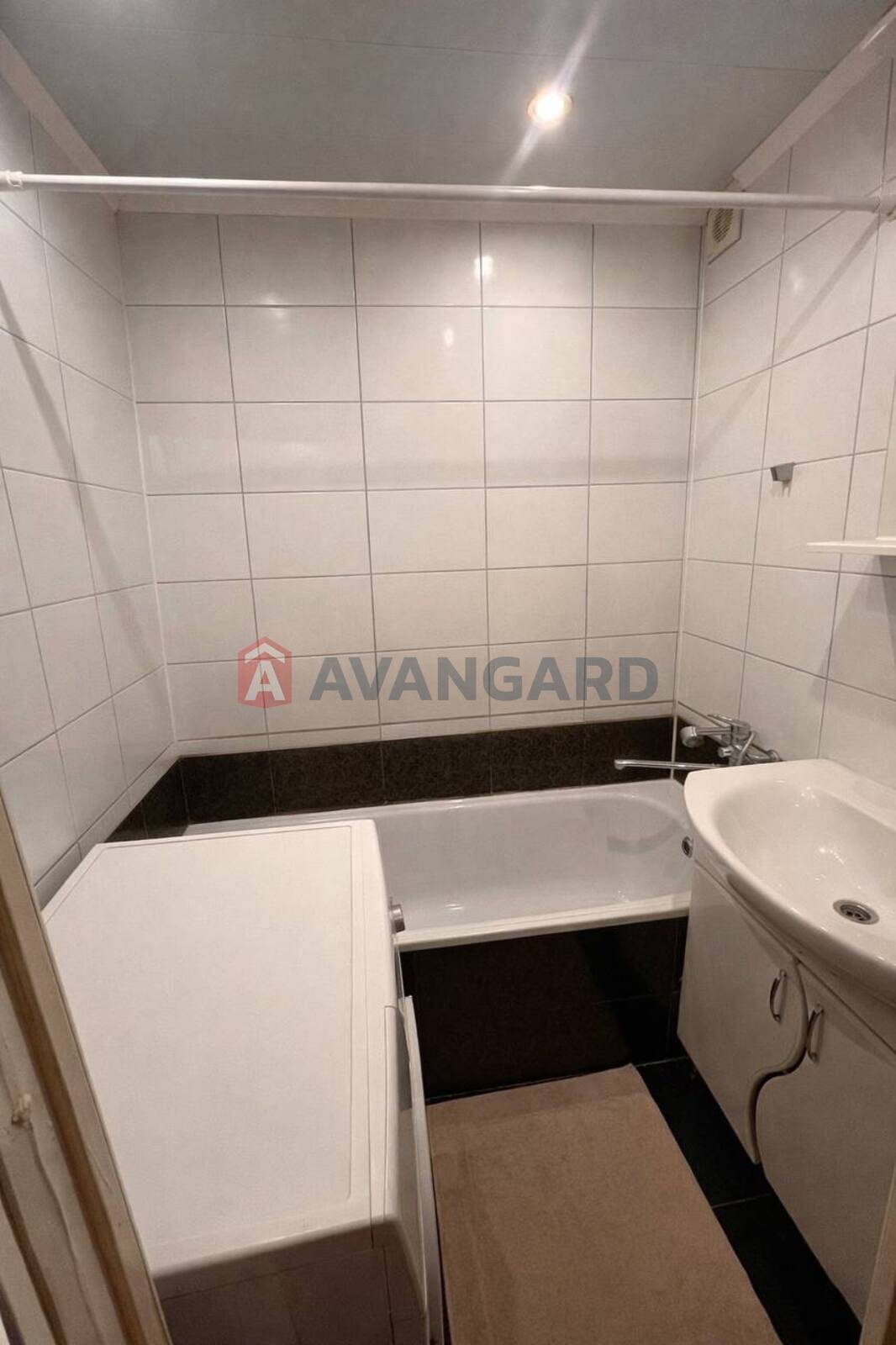 3 ����. ��������, 81.1/45.6/8.7 ��. �., 2/9 ���� ���� 4