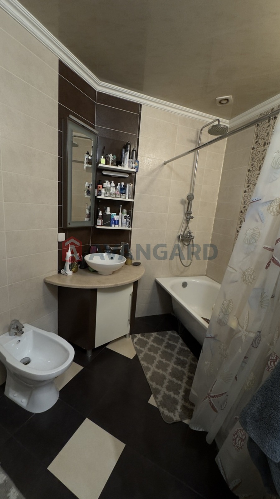 2 ��. ��������, 78/46/11 ��. �., 9/18 ������ ���� 15