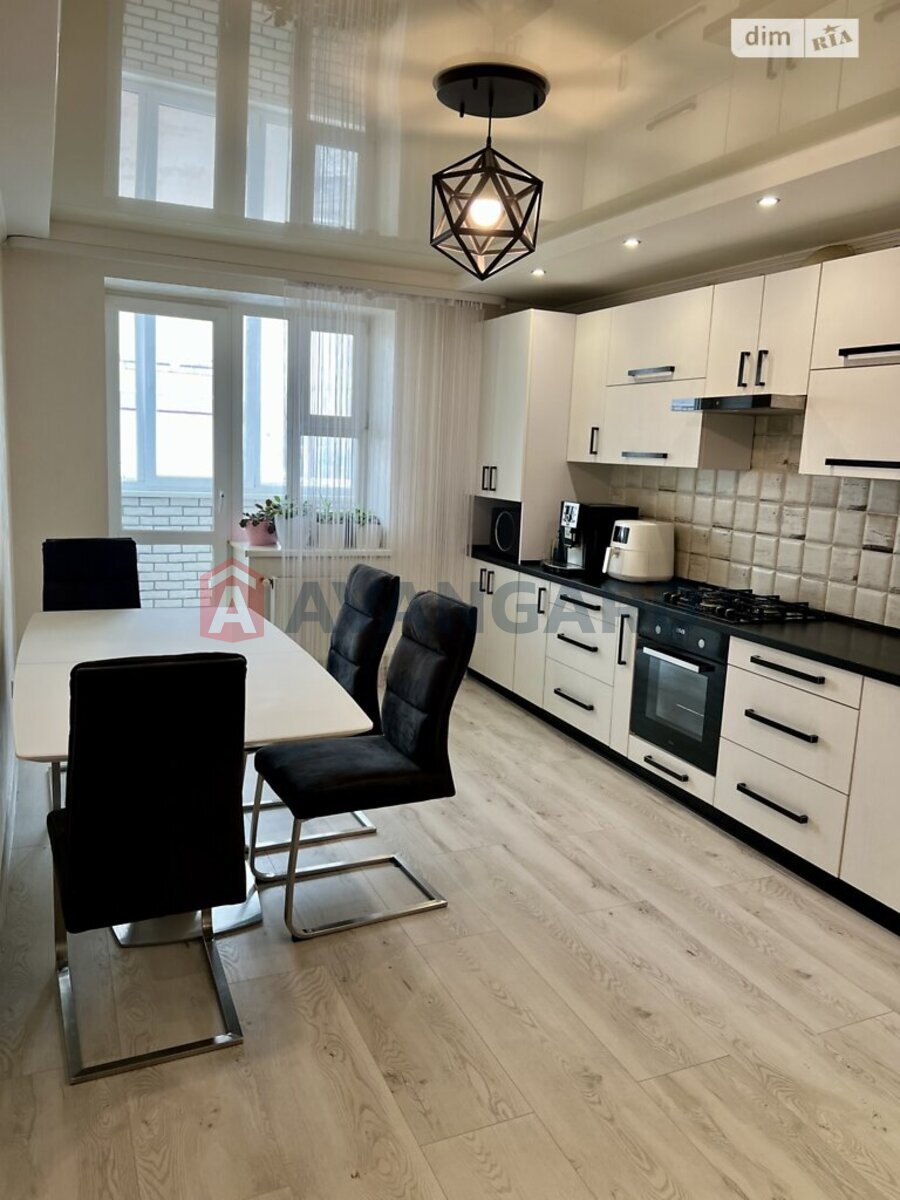 3 ����. ��������, 110/45/18 ��. �., 4/5 ���� ���� 1