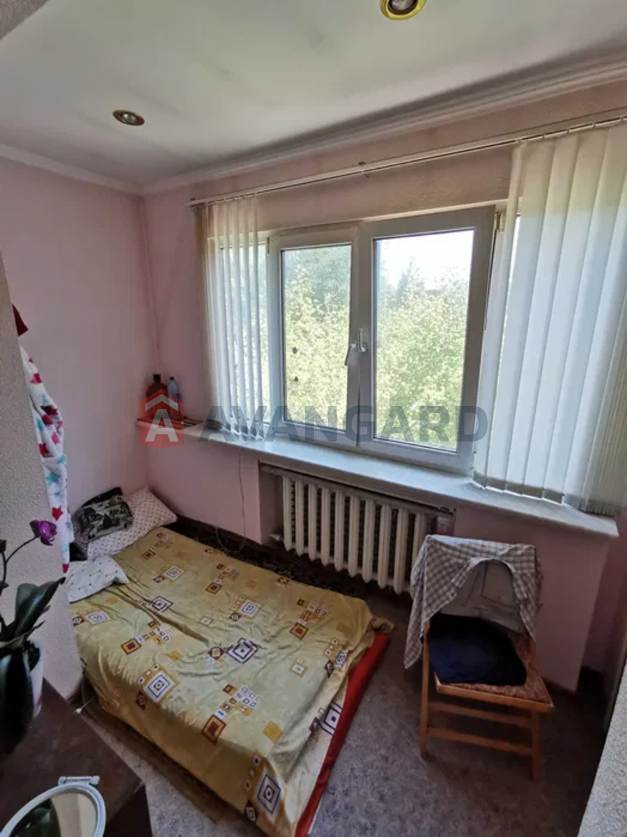 4 . , 89/-/9 . ., 3/4   9