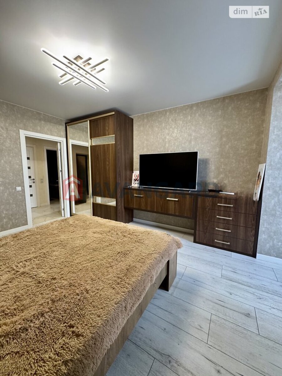 2 ��. ��������, 81/-/- ��. �., 8/12 ������ ���� 14