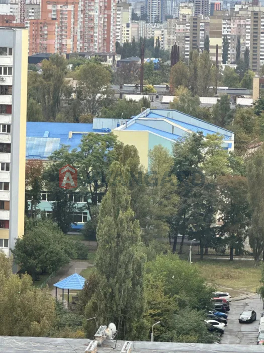 1 ����. ��������, 49/21.7/10 ��. �., 15/25 ���� ���� 23