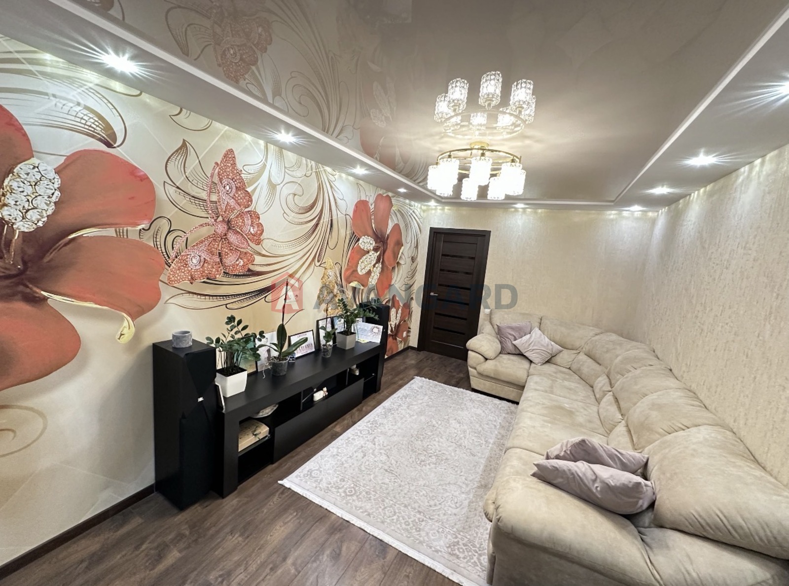 3 ����. ��������, 76/45/13.7 ��. �., 4/10 ���� ���� 3