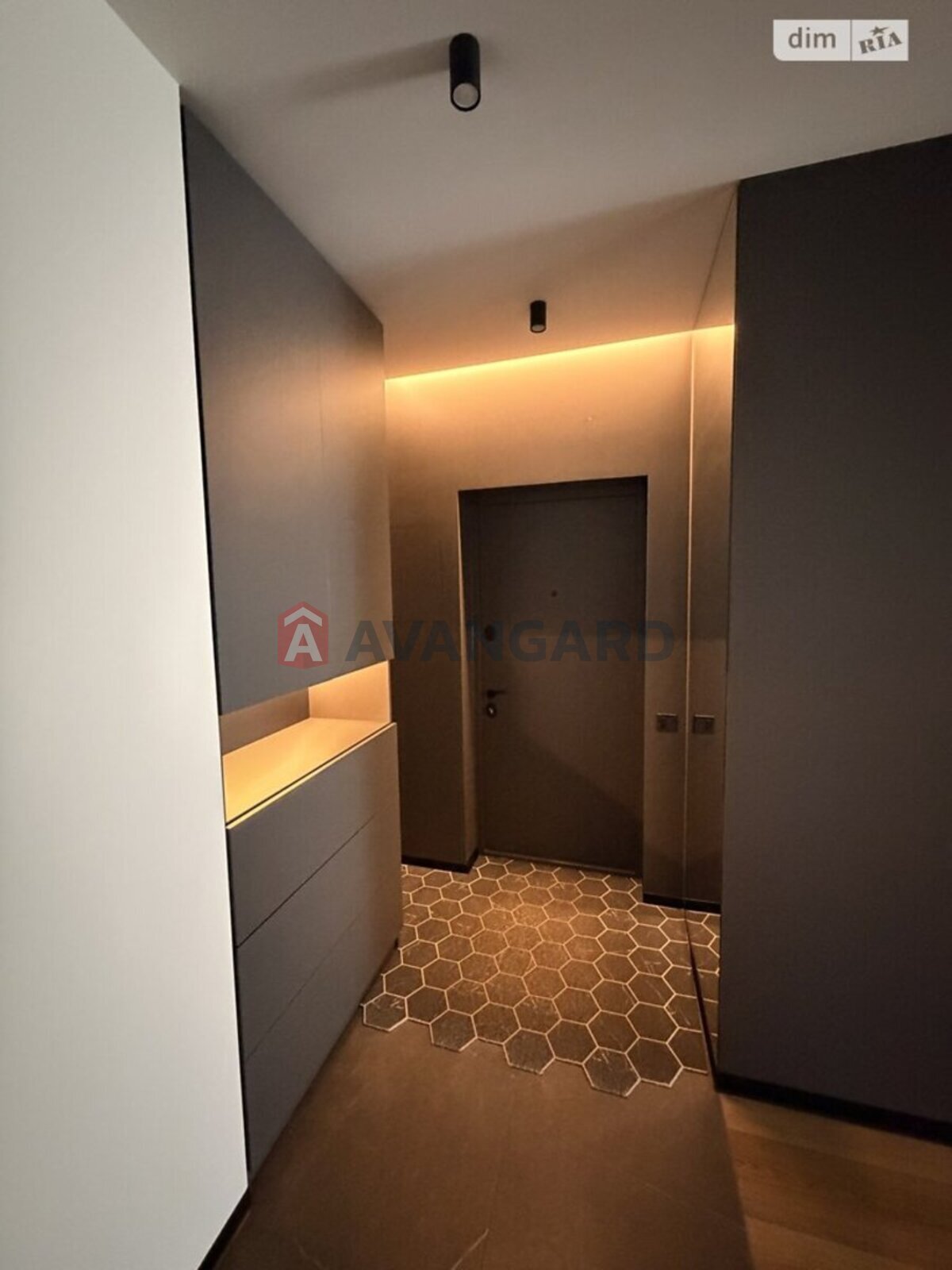 1 ��. ��������, 53/53/6 ��. �., 3/10 ������ ���� 9