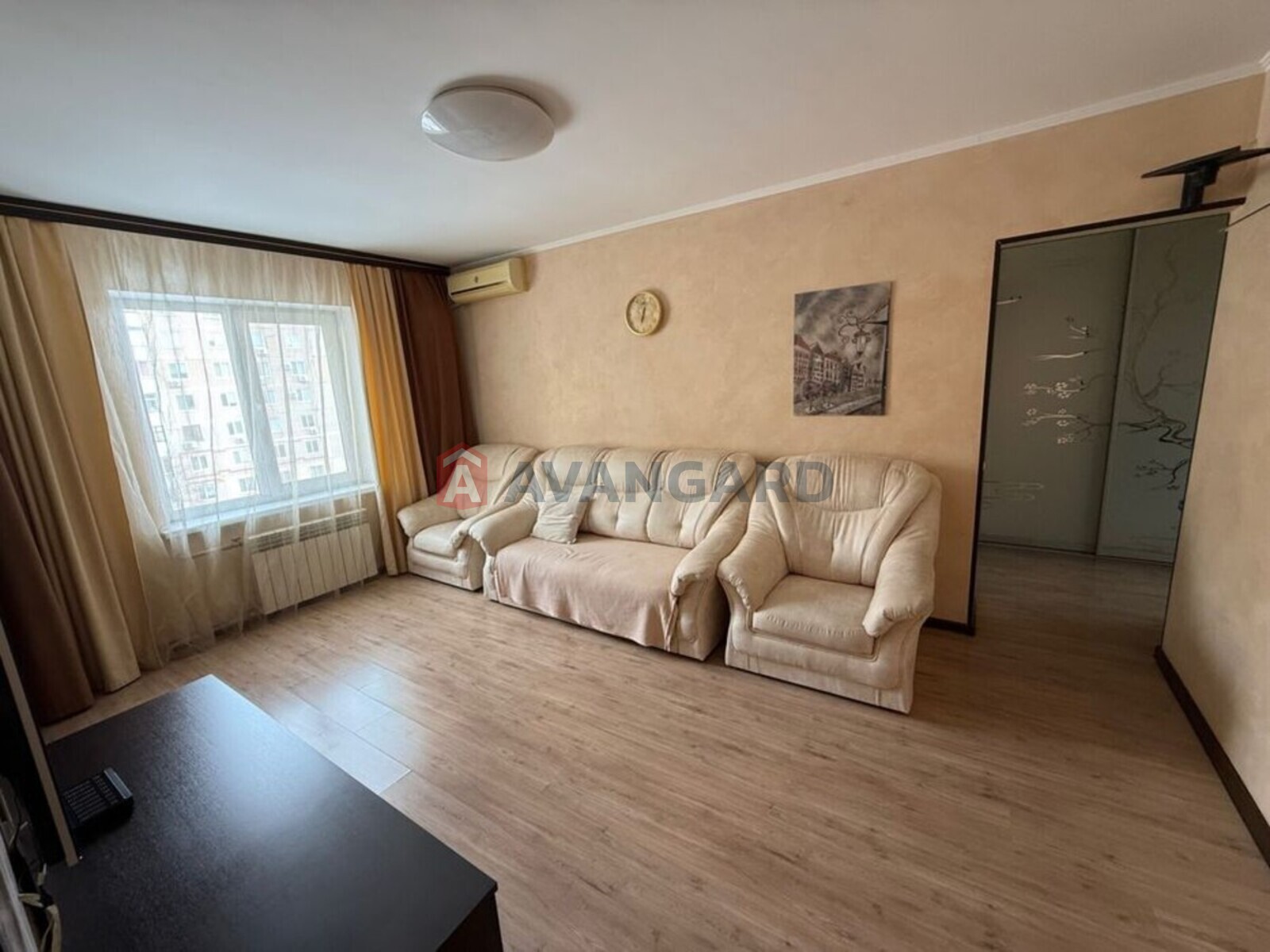 3 ��. ��������, 70/-/9 ��. �., 6/9 ������ ���� 7